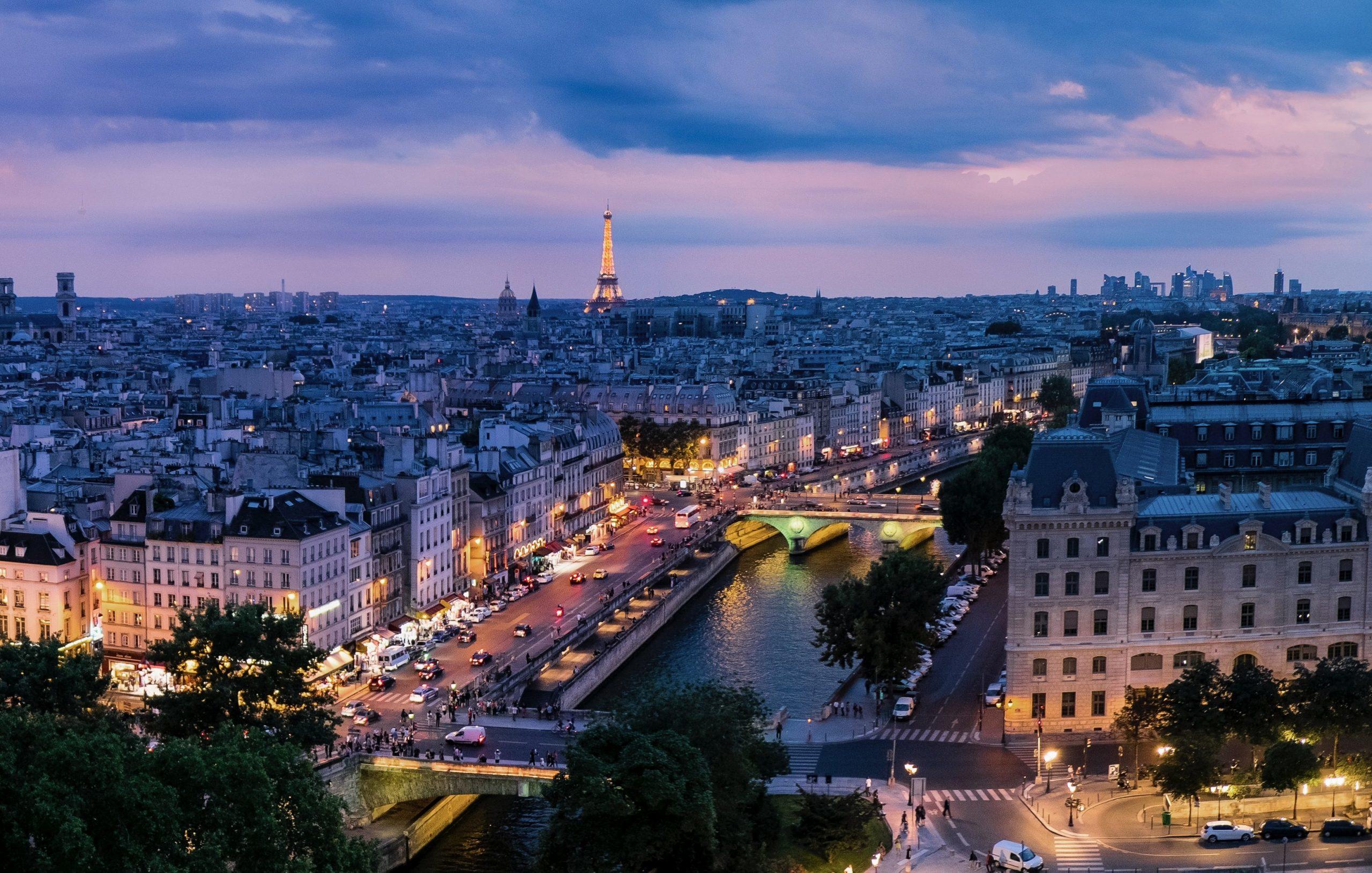 ville de Paris en pleine nuit