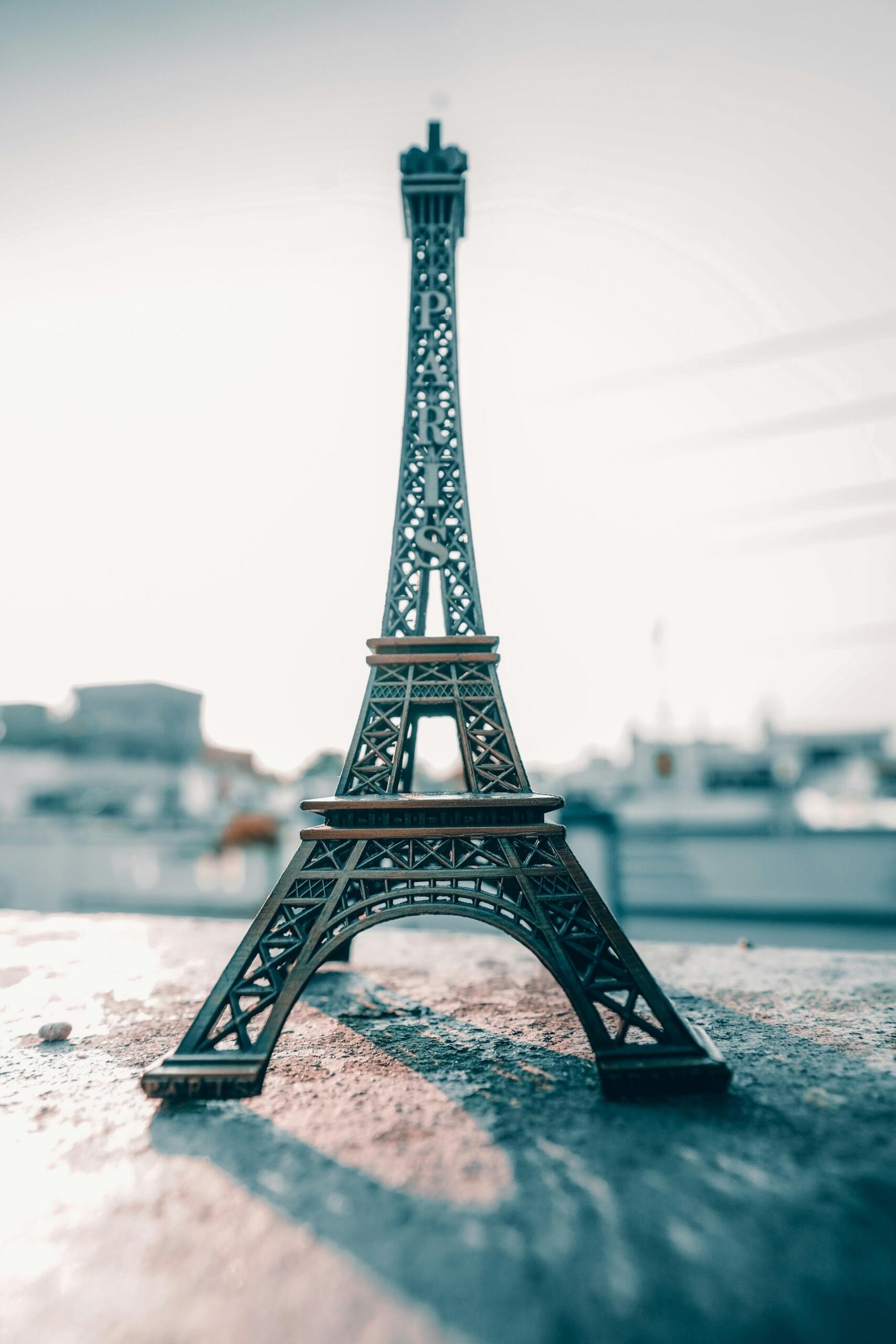 petite tour eiffel