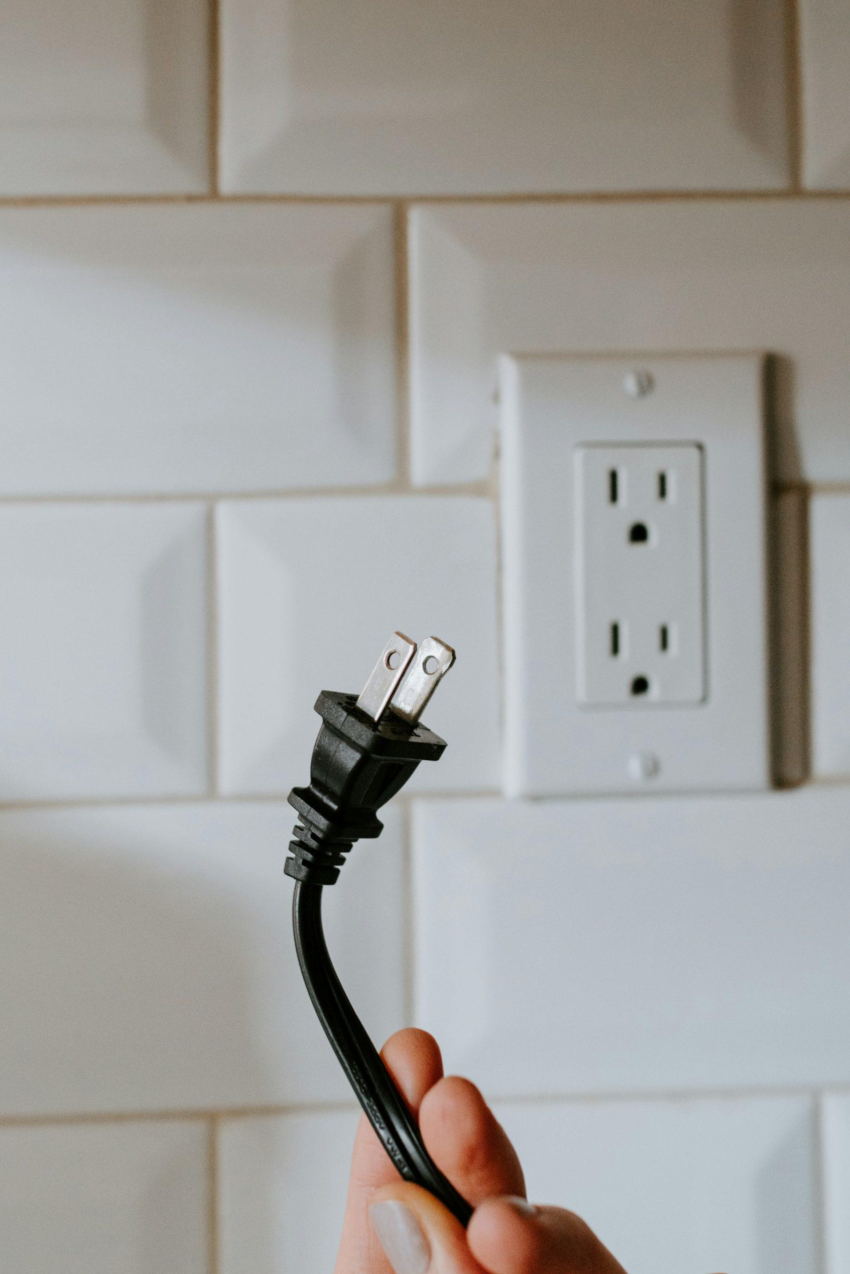 Câble électrique avec une prise