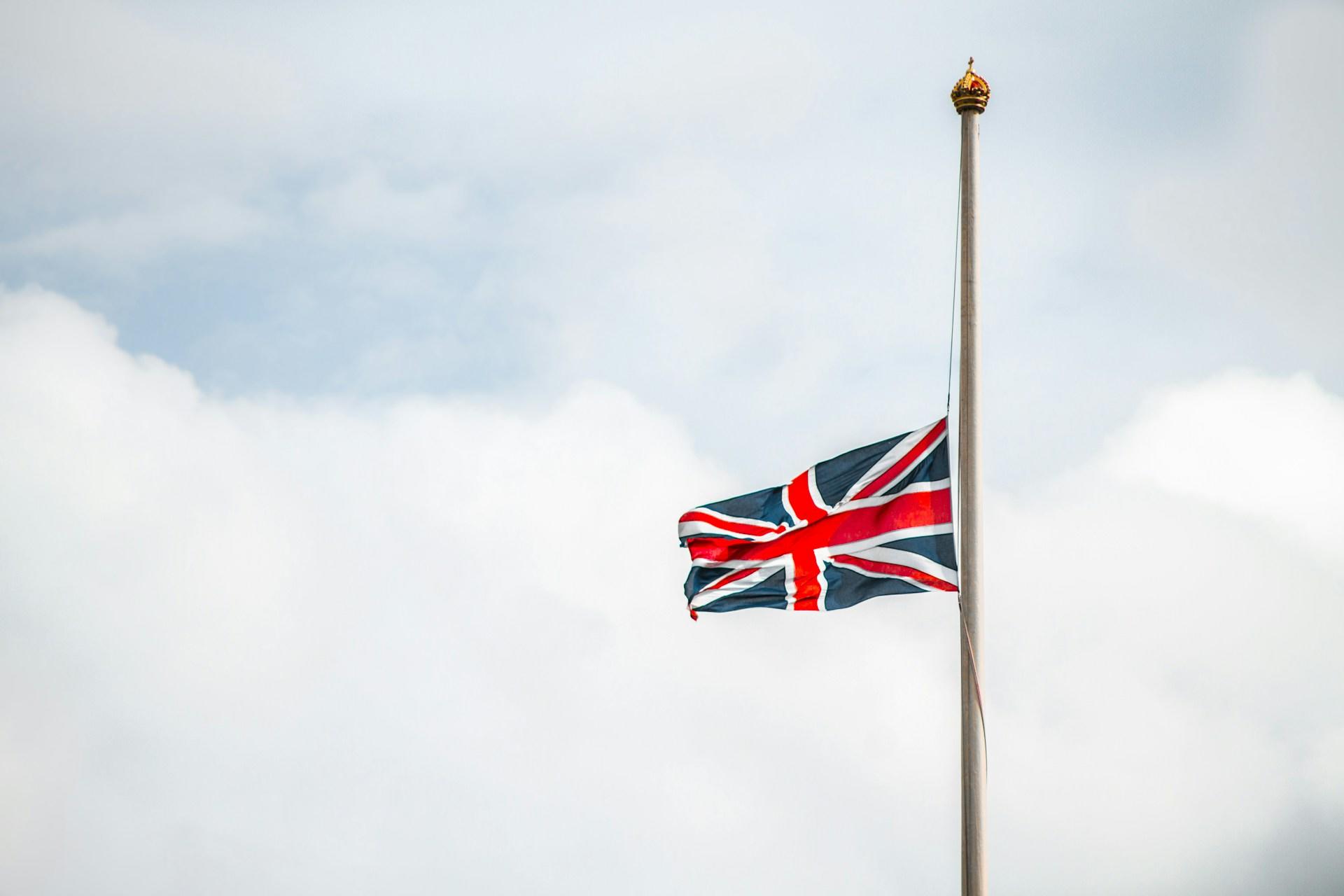 drapeau britannique sur son mat