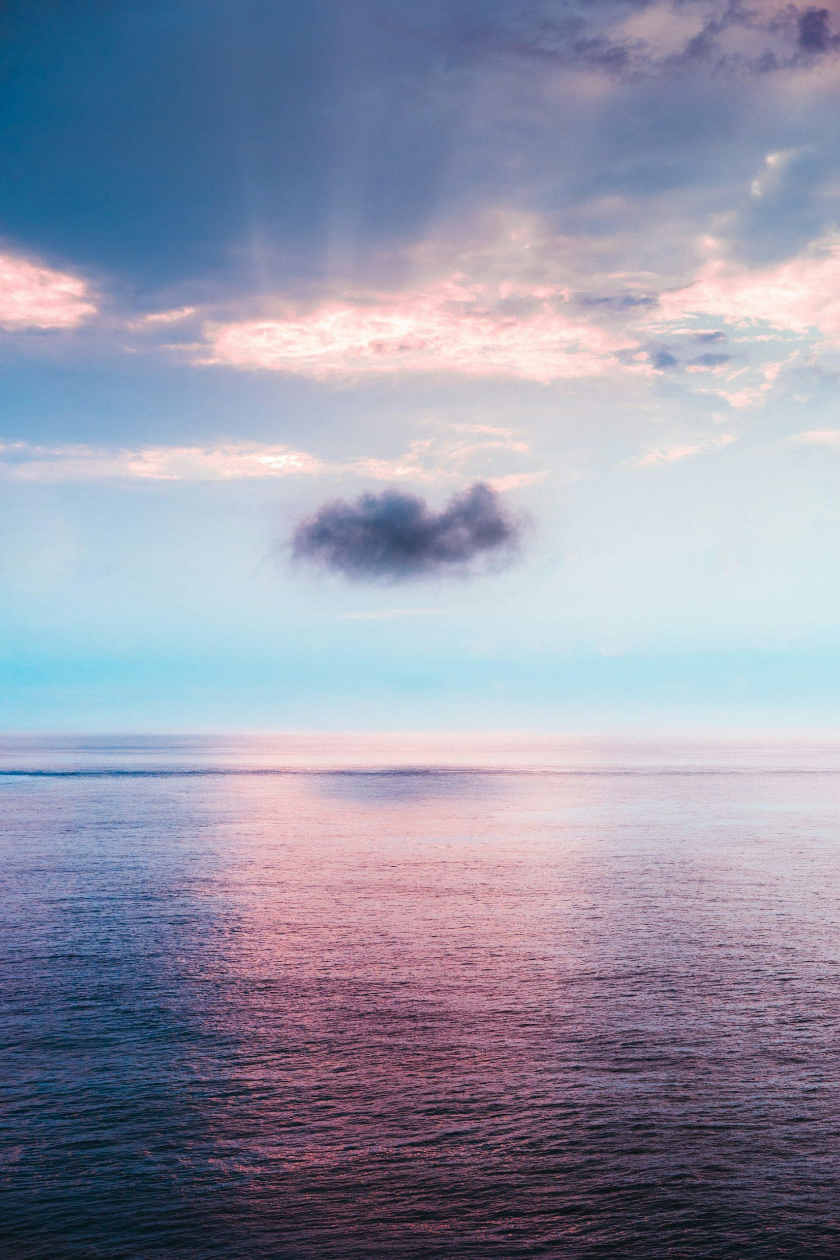 océan à perte de vue au coucher de soleil