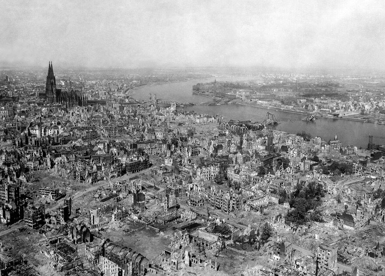 Ville de Cologne détruite par des bombardements américains pendant la seconde guerre mondiale
