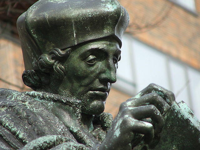 Close up of a statue of Erasmus