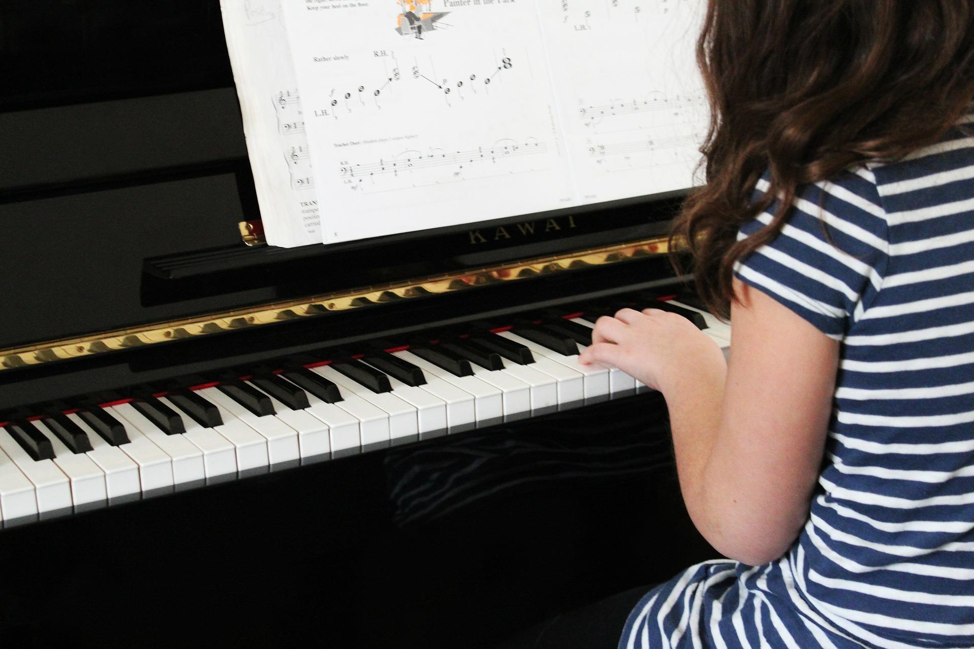 How do you choose a private piano tutor?