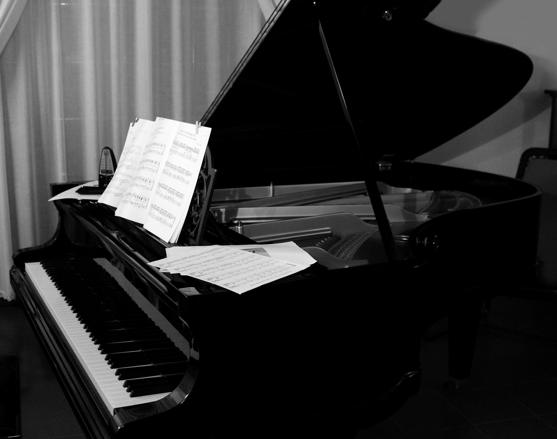 Which are the best ways to learn to play the piano?