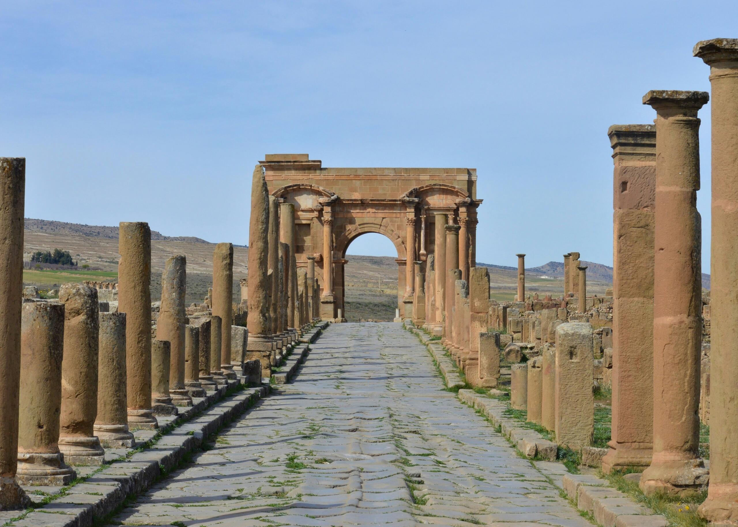 Ruine romane, drum cu raamasitele unei aarhitecturi impresinante. 