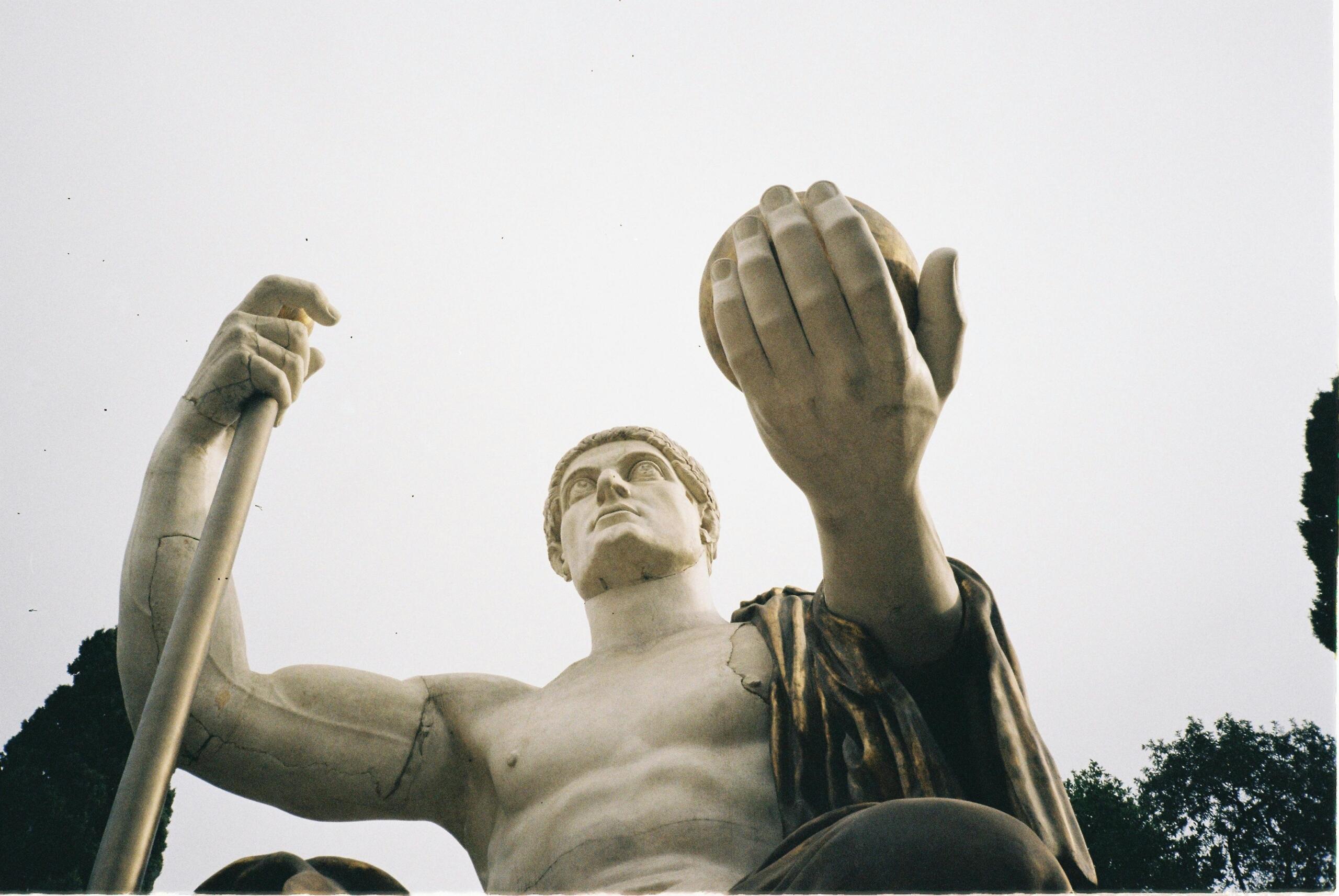 Una din sculpturile rămasele ale fiului celor 2 titani istorici se poate vedea astăzi la Brooklyn Museum, New York