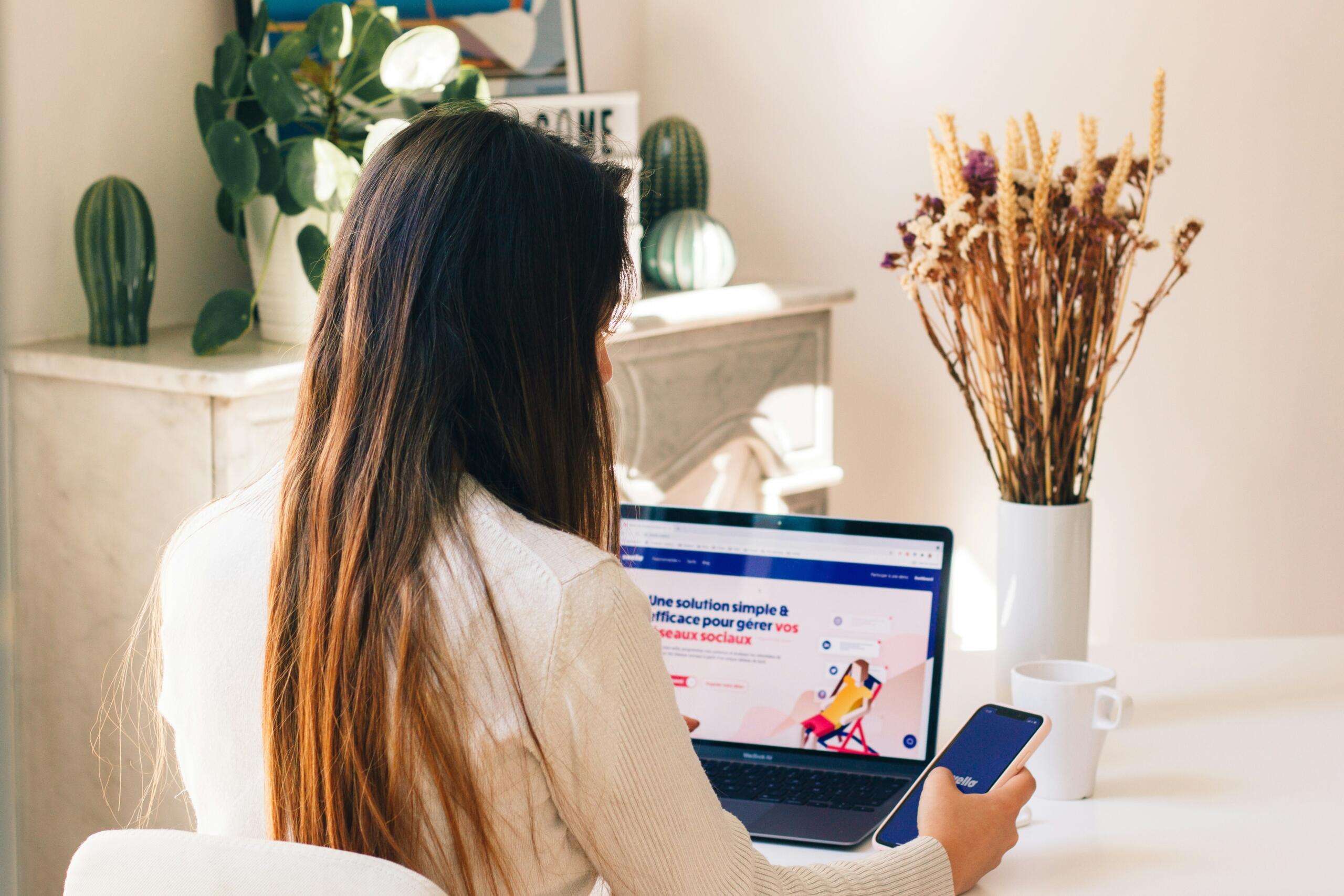 girl working in france from her computer
