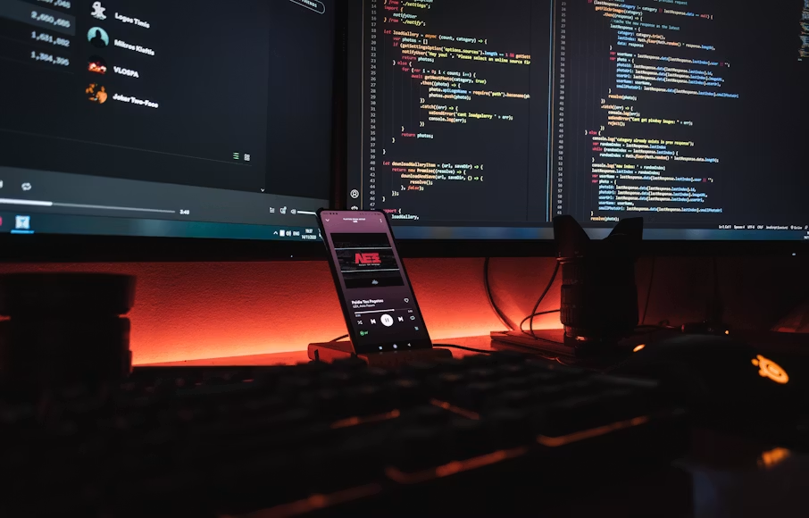 Fotografija u toku rada programera.