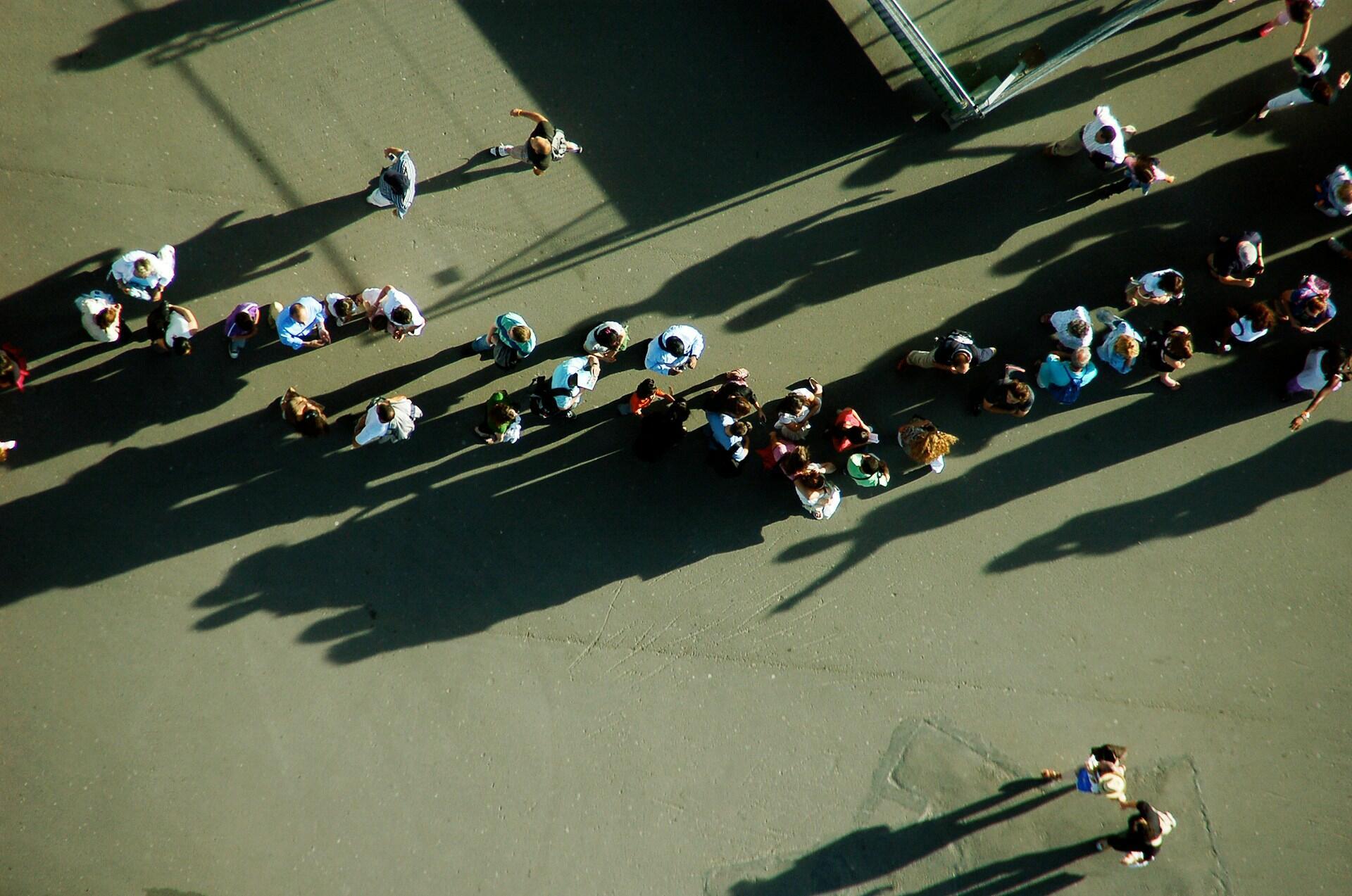 queue of people lining up for wimbledon