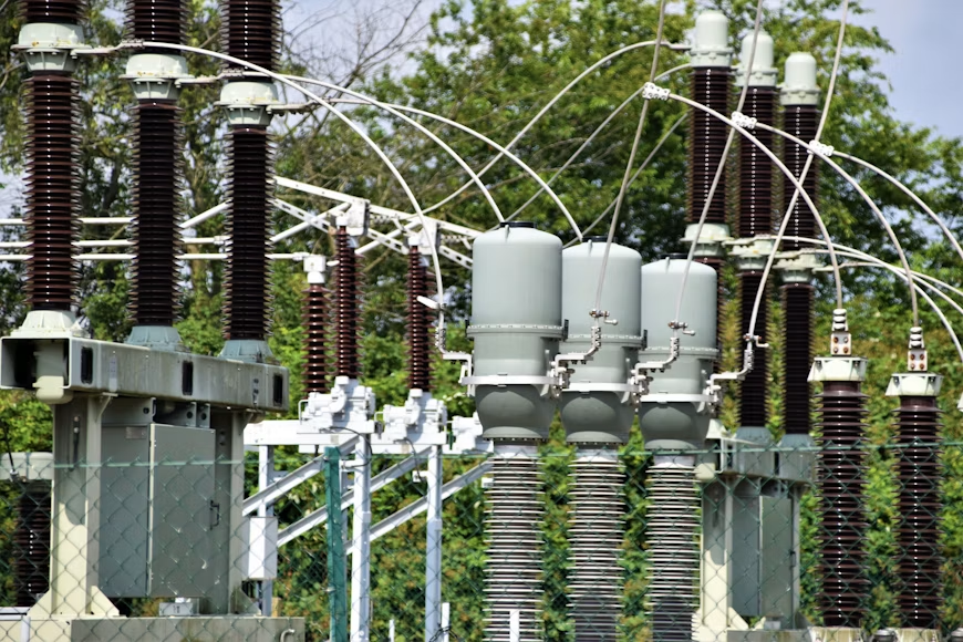 Transformator koji omogućava prenos i distribuciju električne energije