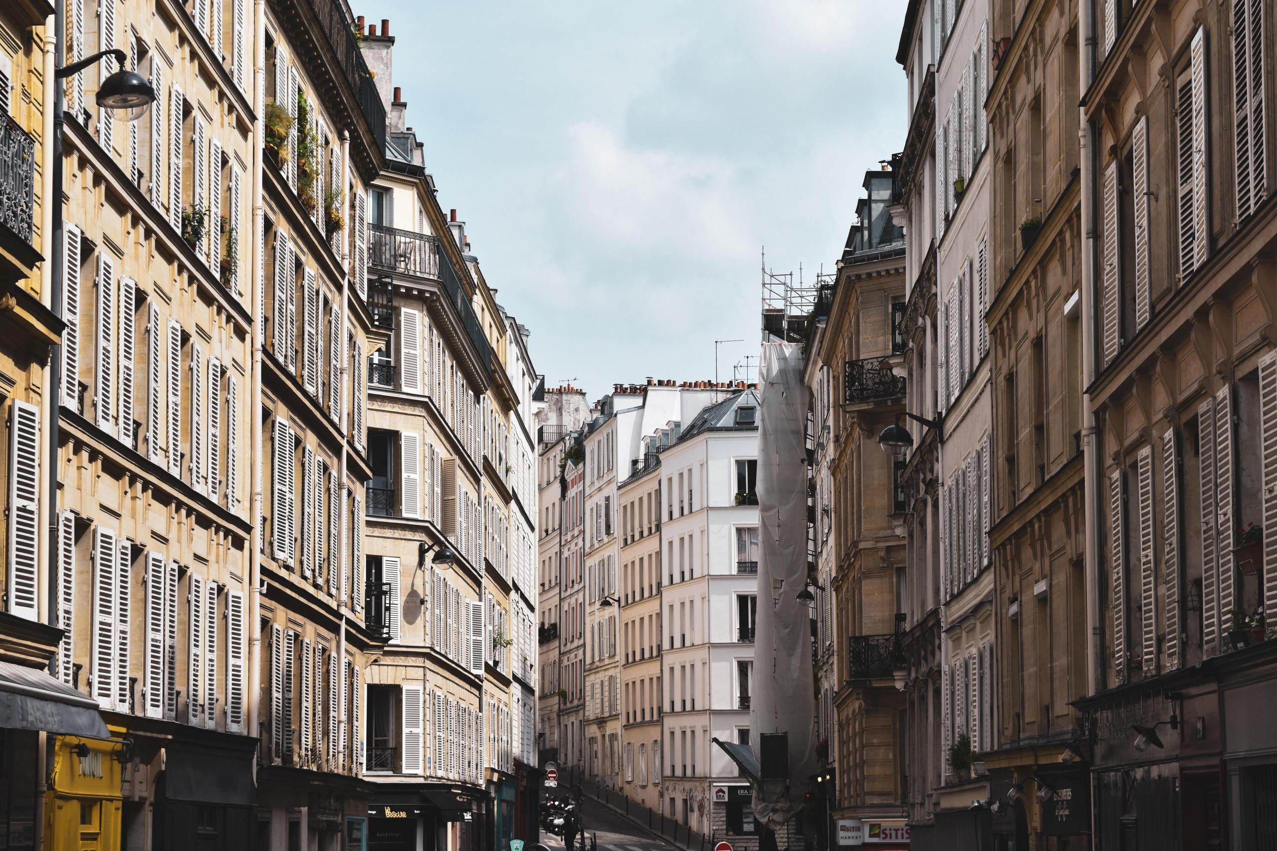 Typiskt parisiska byggnader