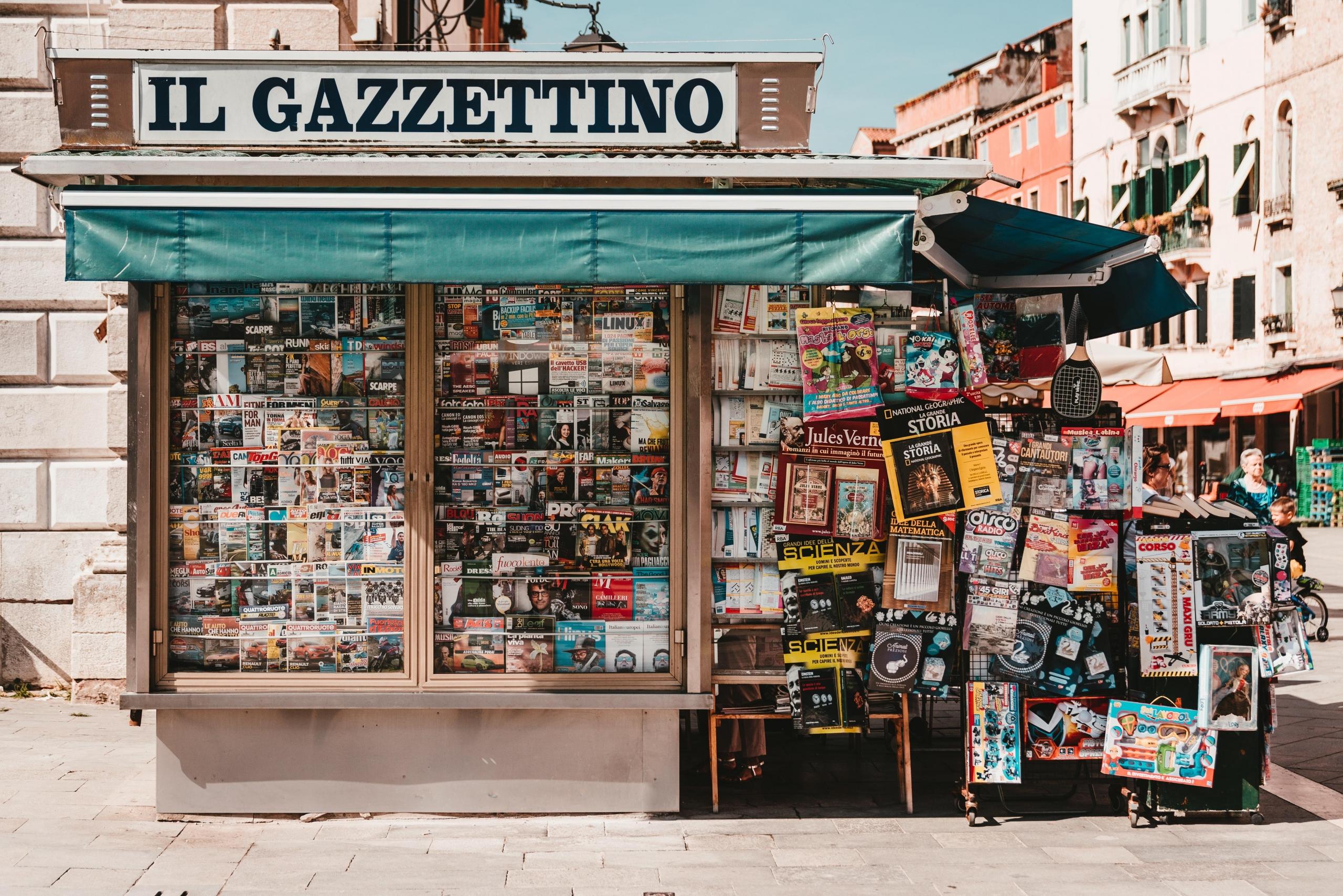 kiosk med italienska tidningar