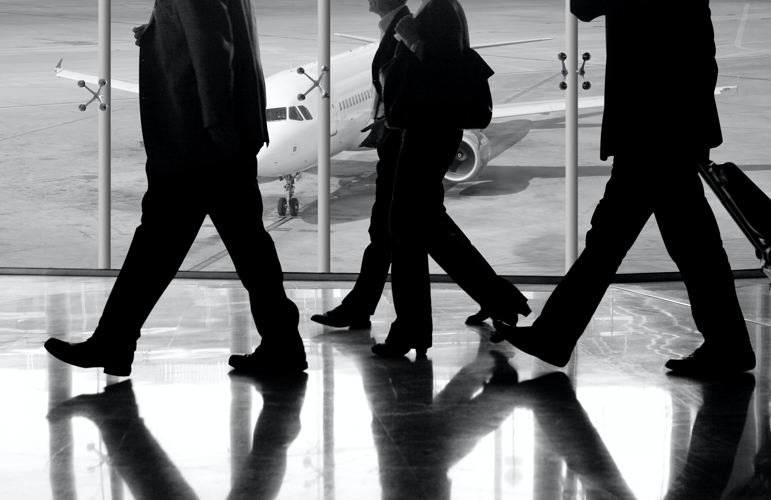 Personer som klivit av ett flygplan
