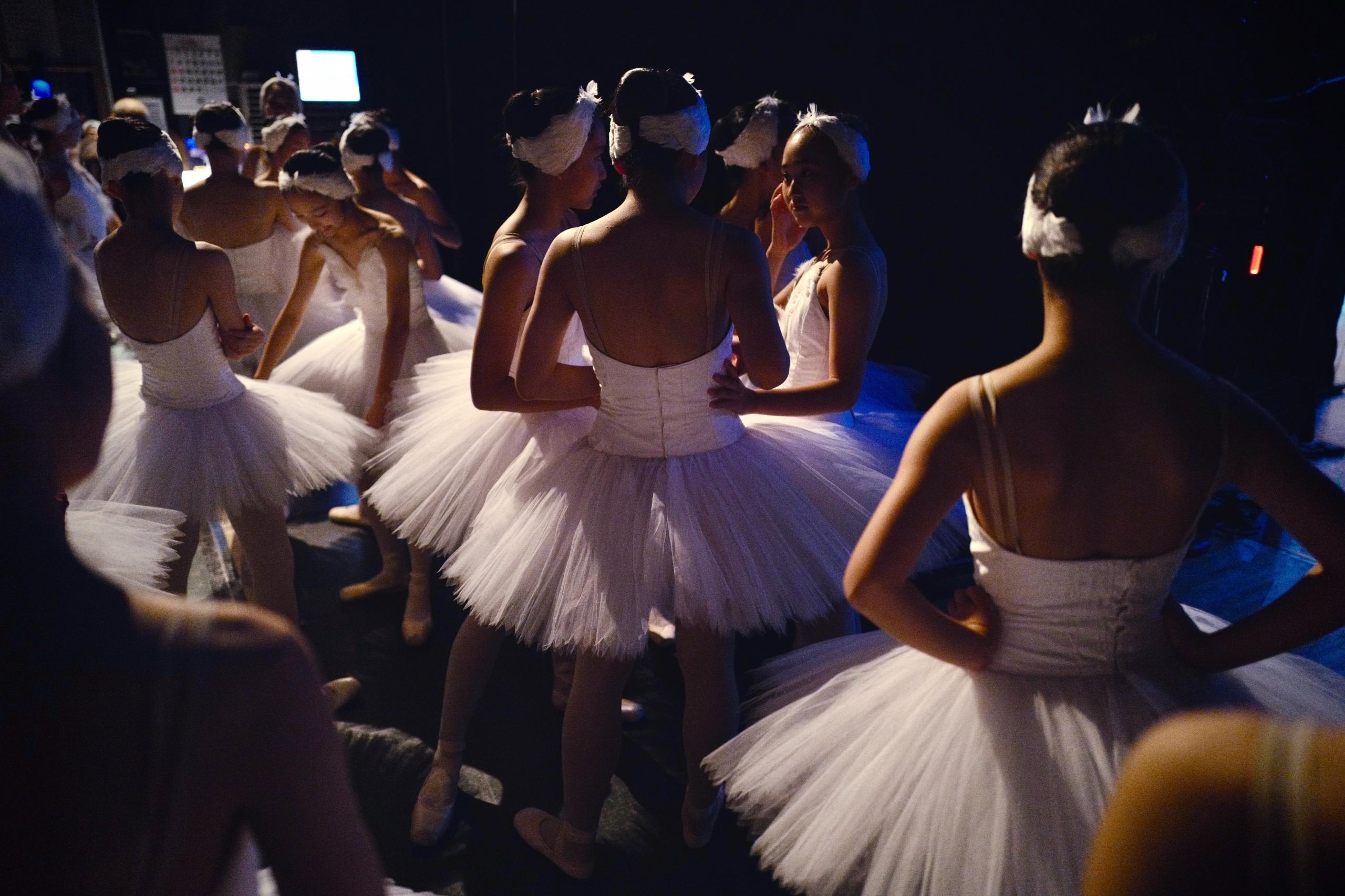 Ballerinor som ska uppträda.