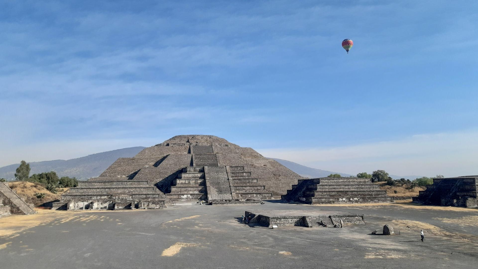Pyramiderna i Teotihuacán
