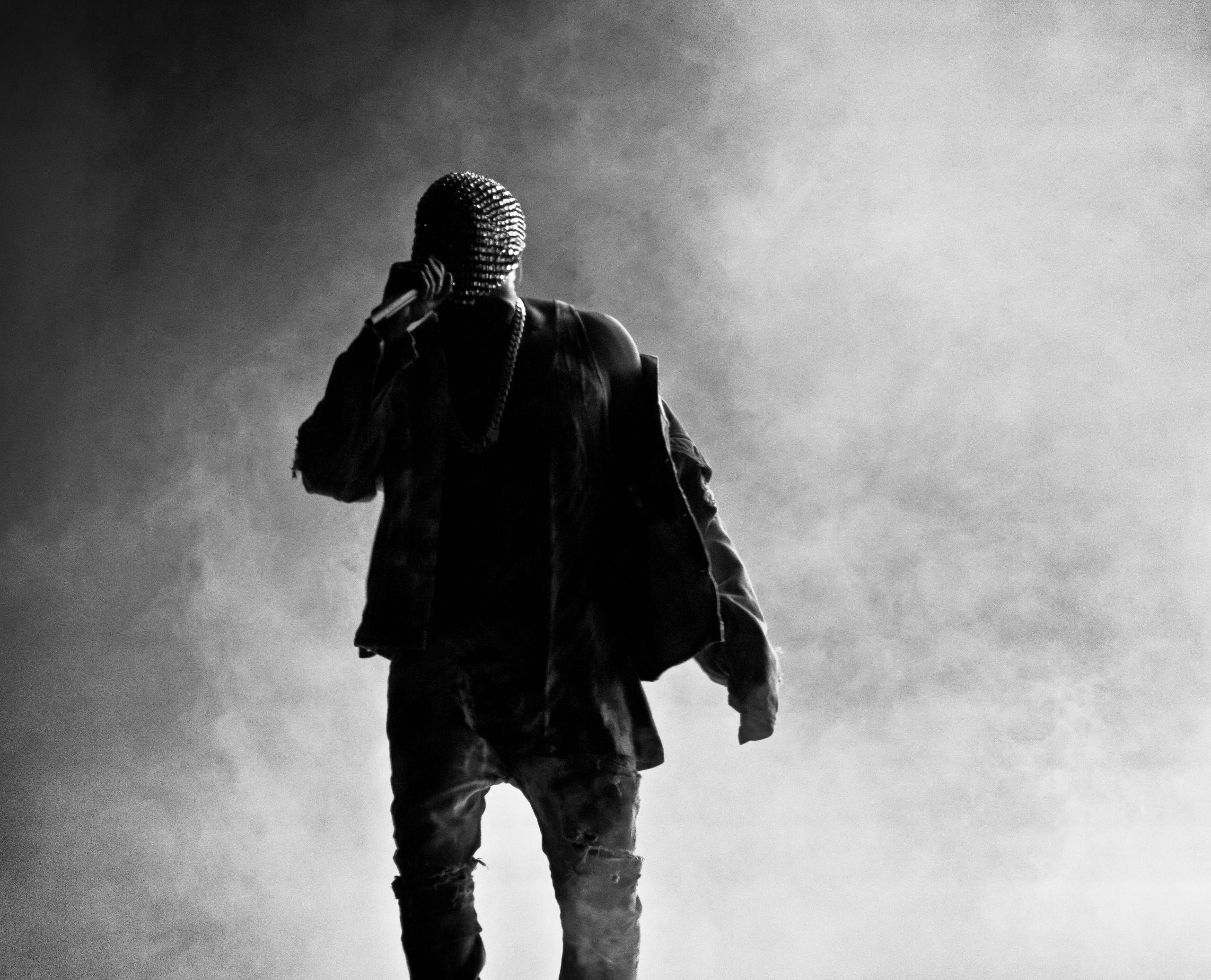 Hiphopartist håller konsert