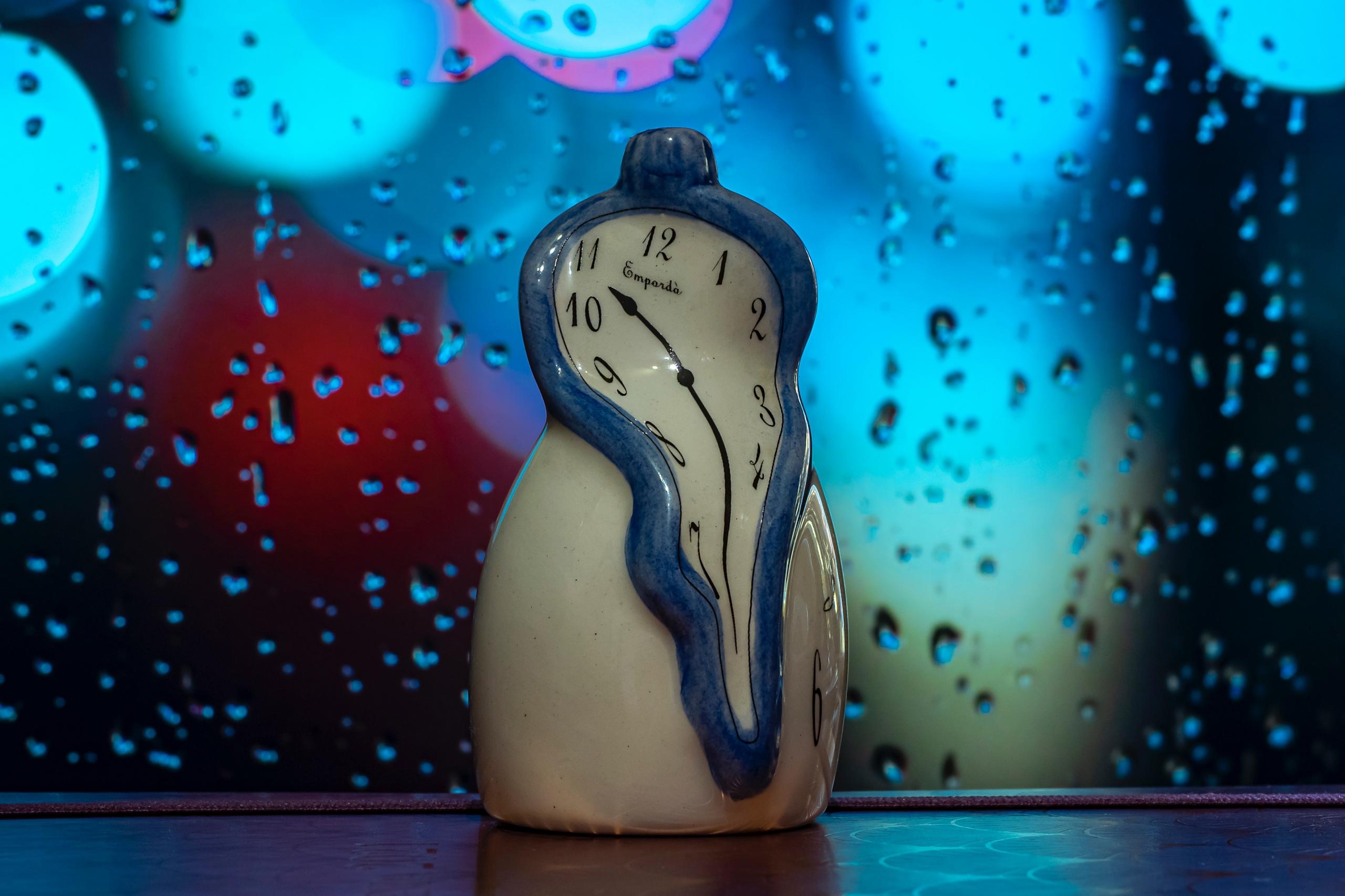 Ett av Dalis konstverk: En smält klocka