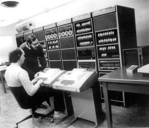 Unix-grundarna Ken Thompson och Dennis Ritchie i arbete