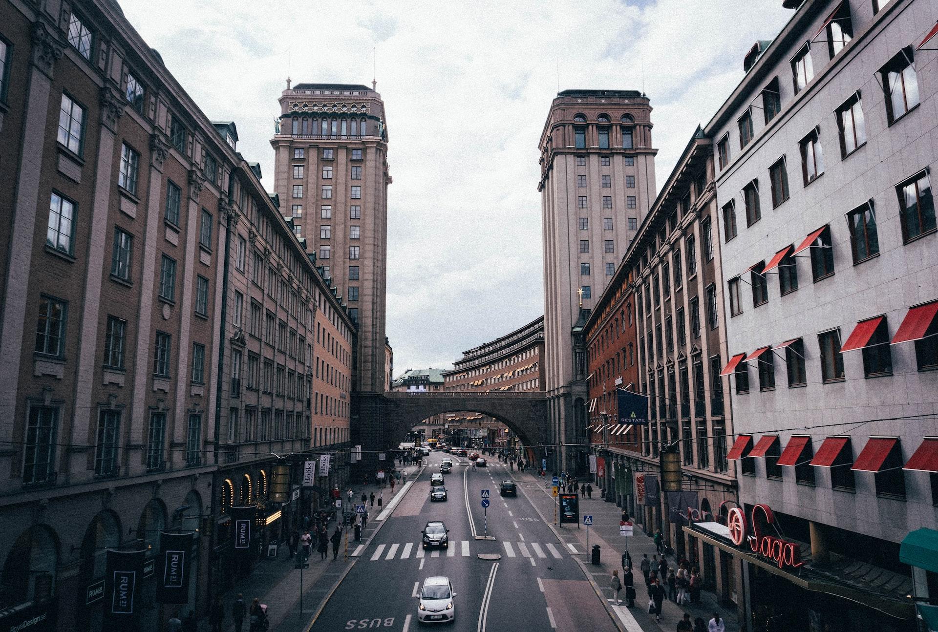 De två tornen och shoppinggatan på Norrmalm