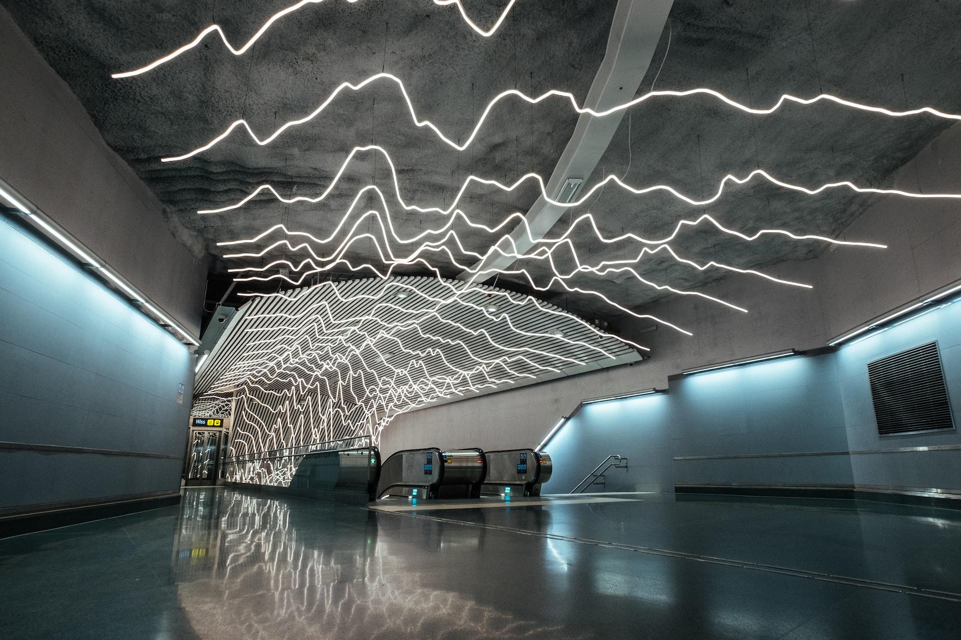En rulltrappa nere i Stockholms tunnelbana