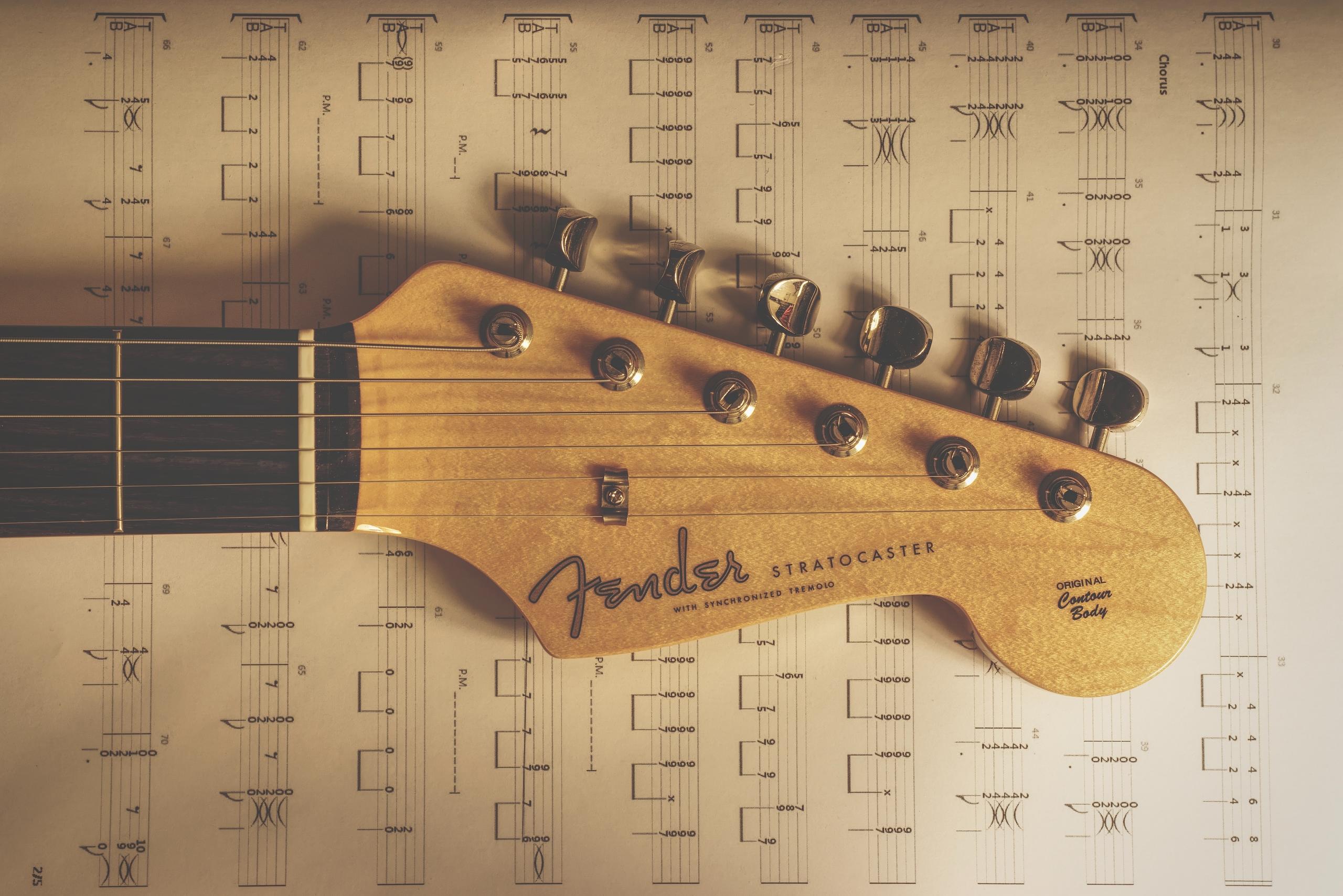 En Fender Stratocaster.