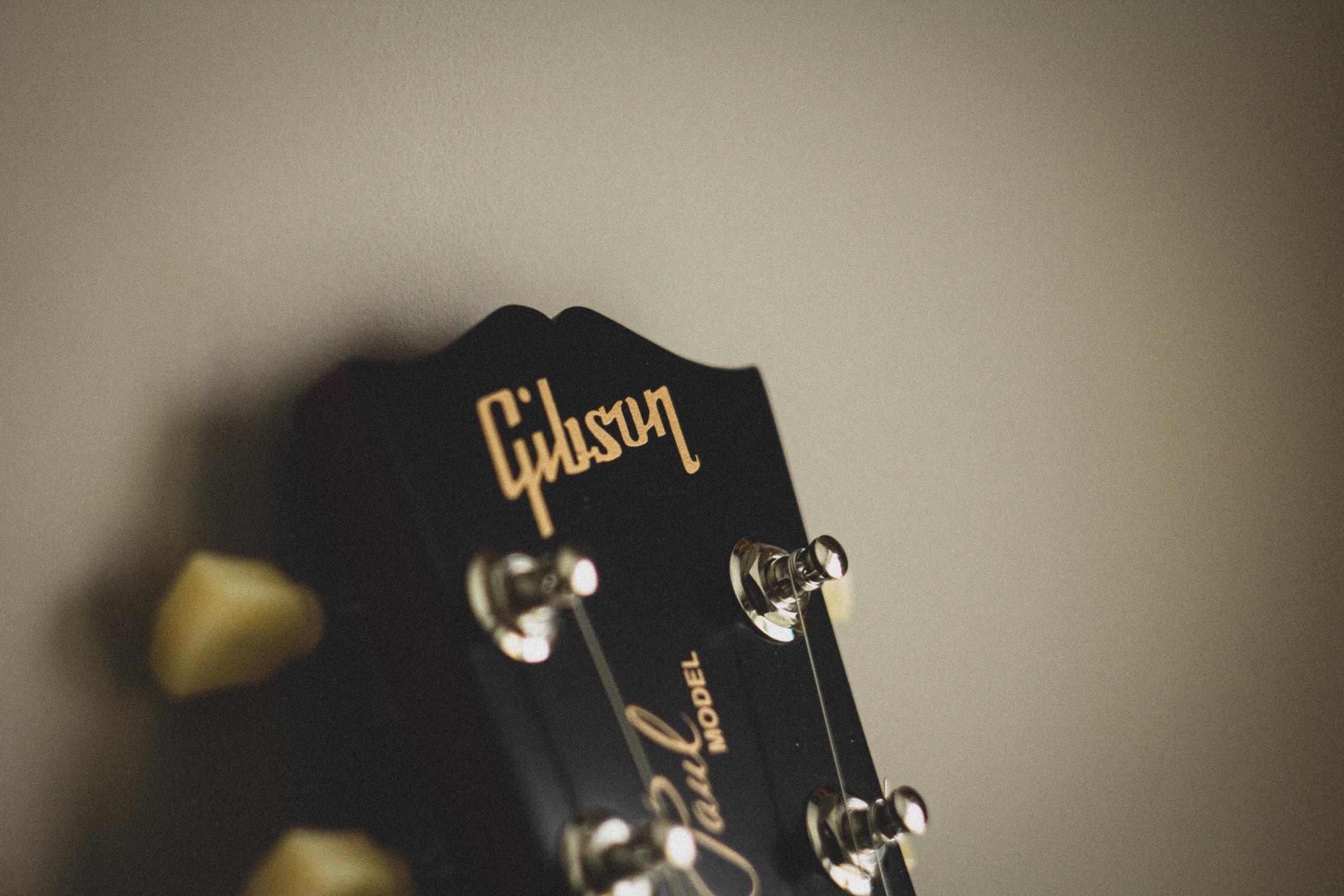 Huvudet på en klassisk Gibson.