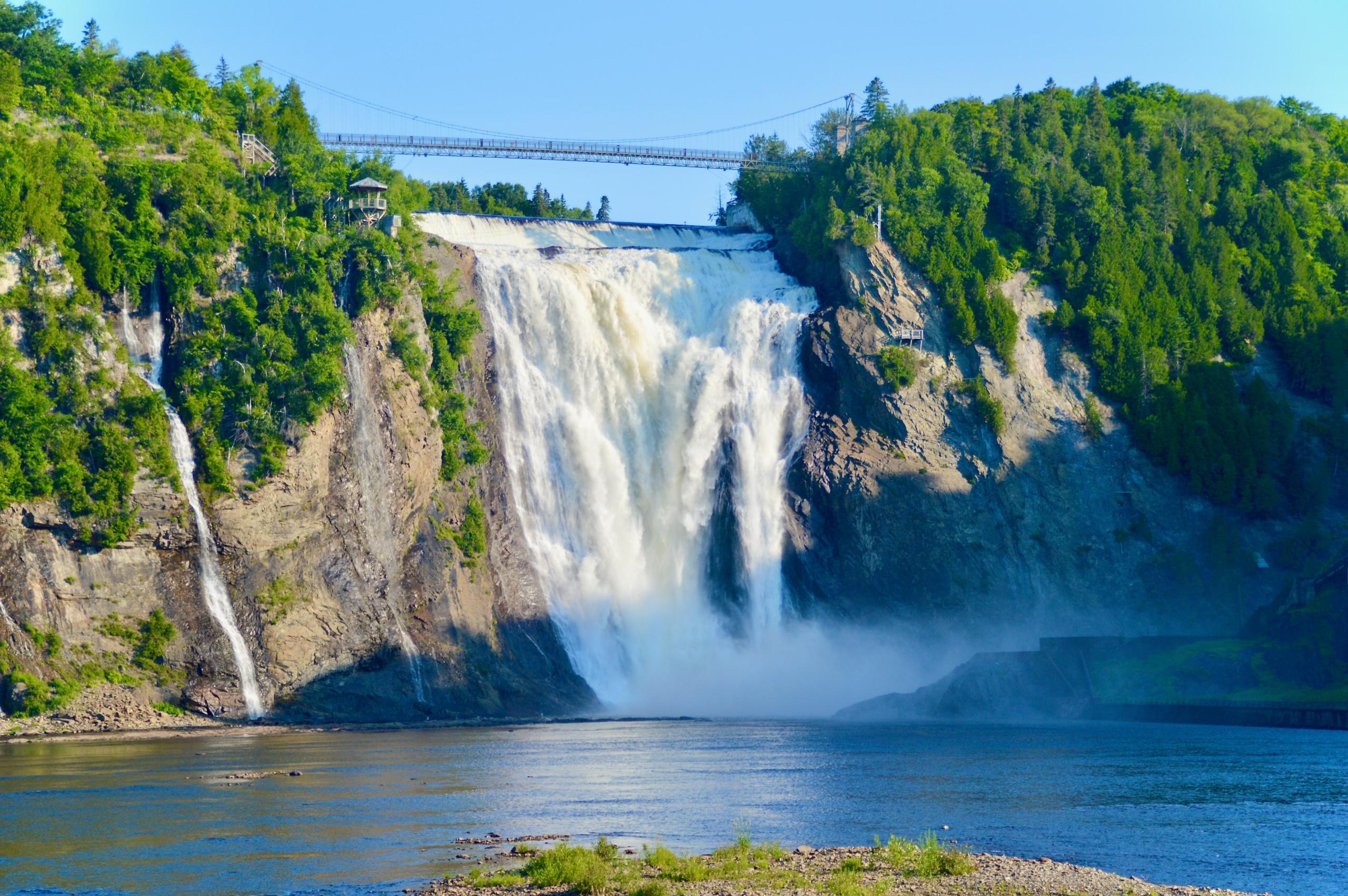 Vattenfall i Quebec som är fransktalande del av Kanada