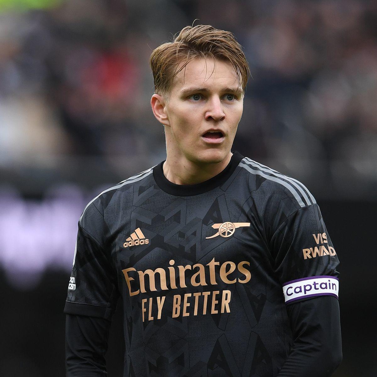 24-årige Martin Ødegaard i Arsenals klubbkläder.