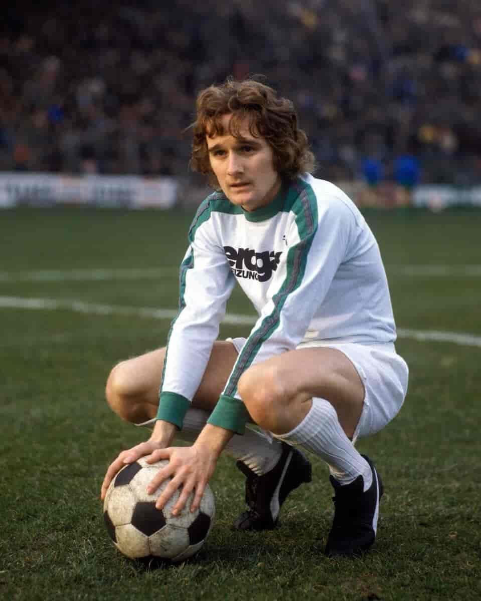 Allan Simonsen på fotbollsplanen någon gång under 80-talet.