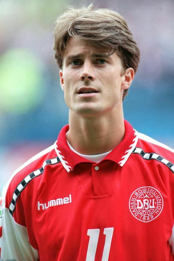 Brian Laudrup, yngre bror till Michael iklädd tröjnummer 11.
