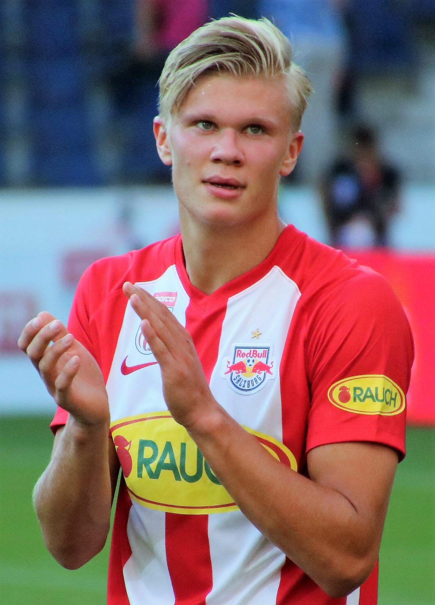 Erling Braut Haaland anses vara världens bästa anfallare, endast 23 år gammal.