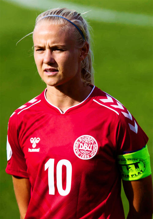 Pernilla Harder är yngsta spelaren på listan men har redan hunnit med en hel del imponerande prestationer.