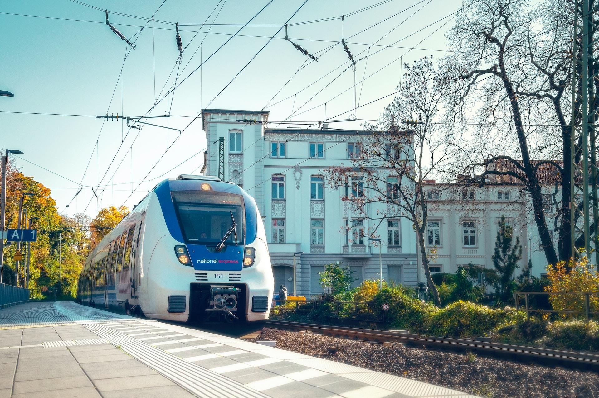 Tågstationen i staden Bonn i Tyskland.