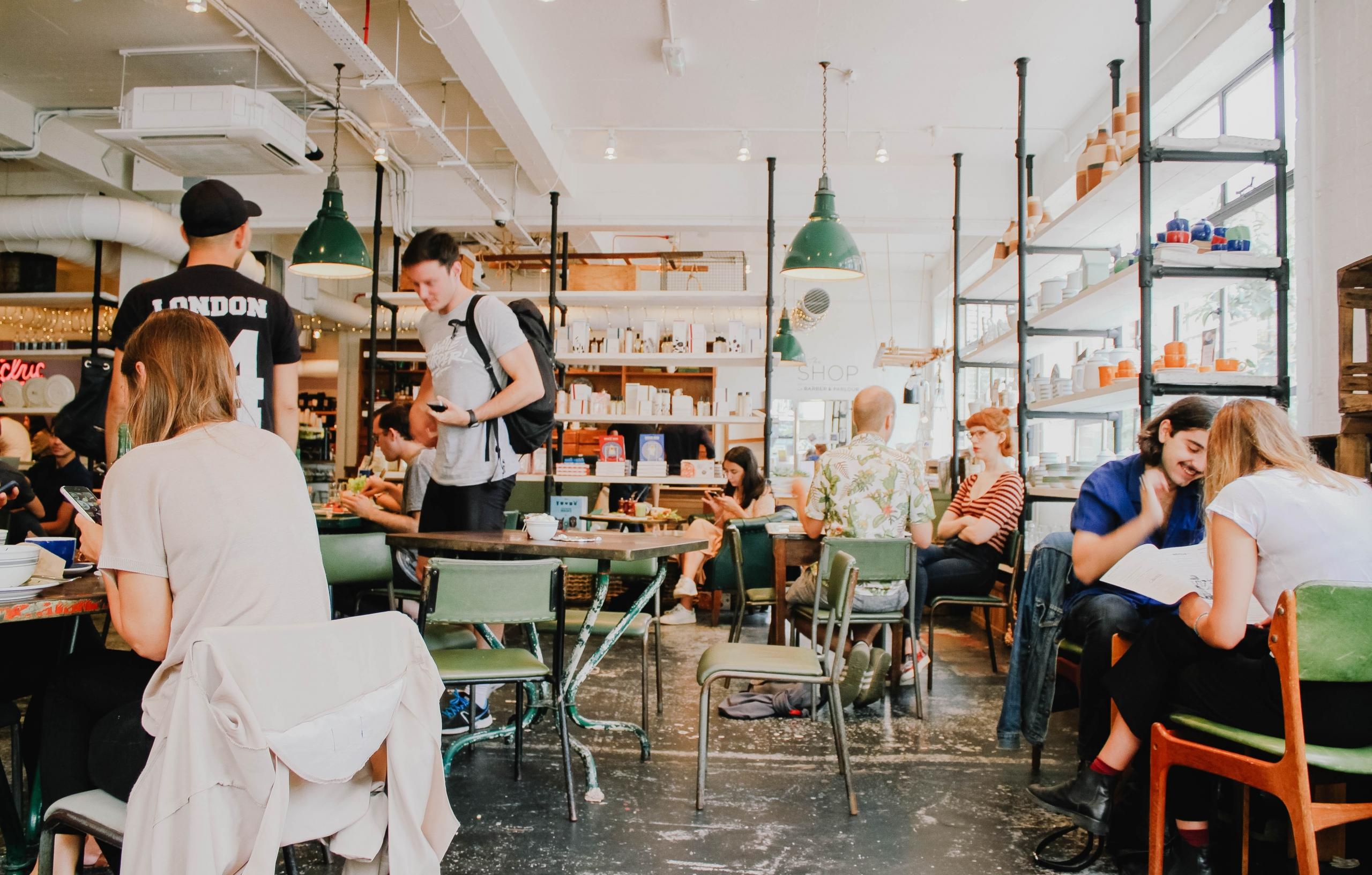 Träffa din privatlärare för läxhjälp på till exempel ett kafé eller i skolans bibliotek