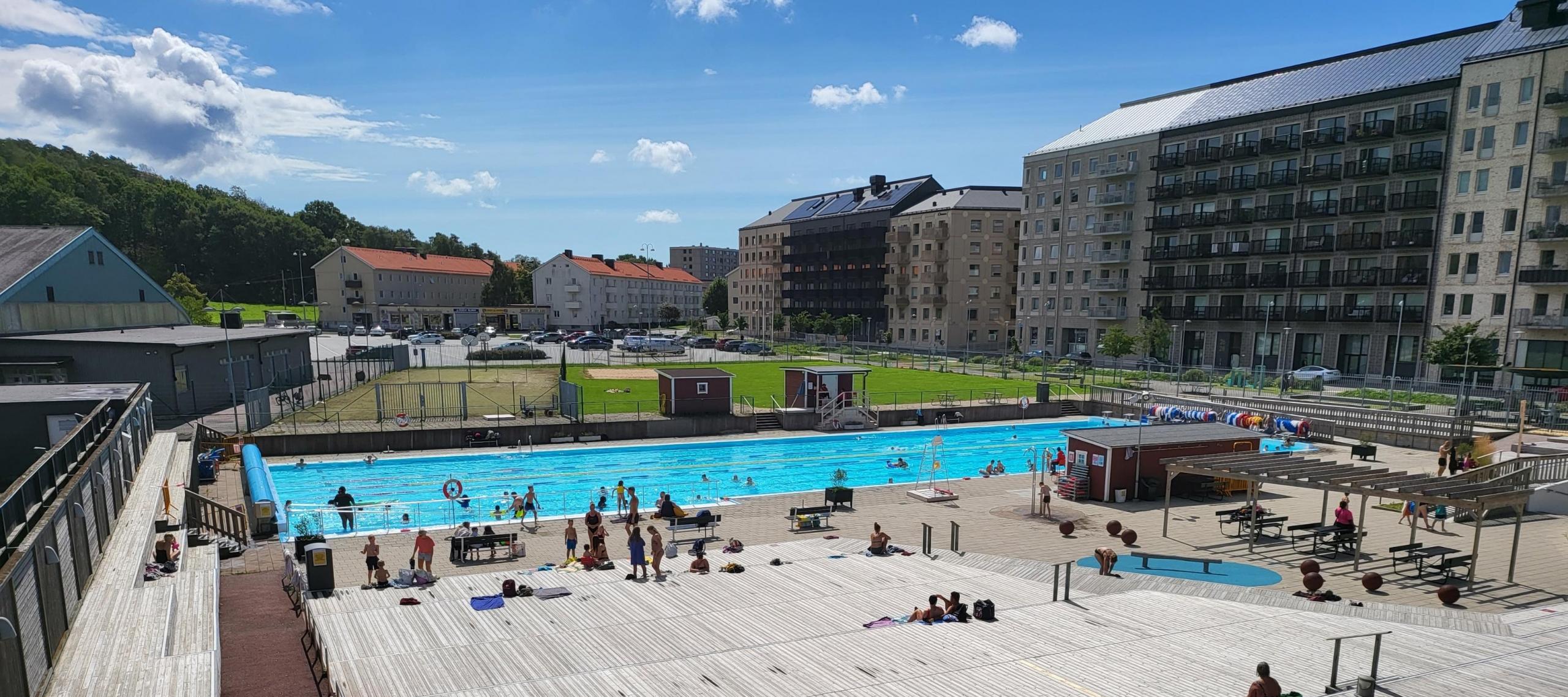 Lundbybadet i Göteborg har simbassänger för både inomhus- och utomhusbad