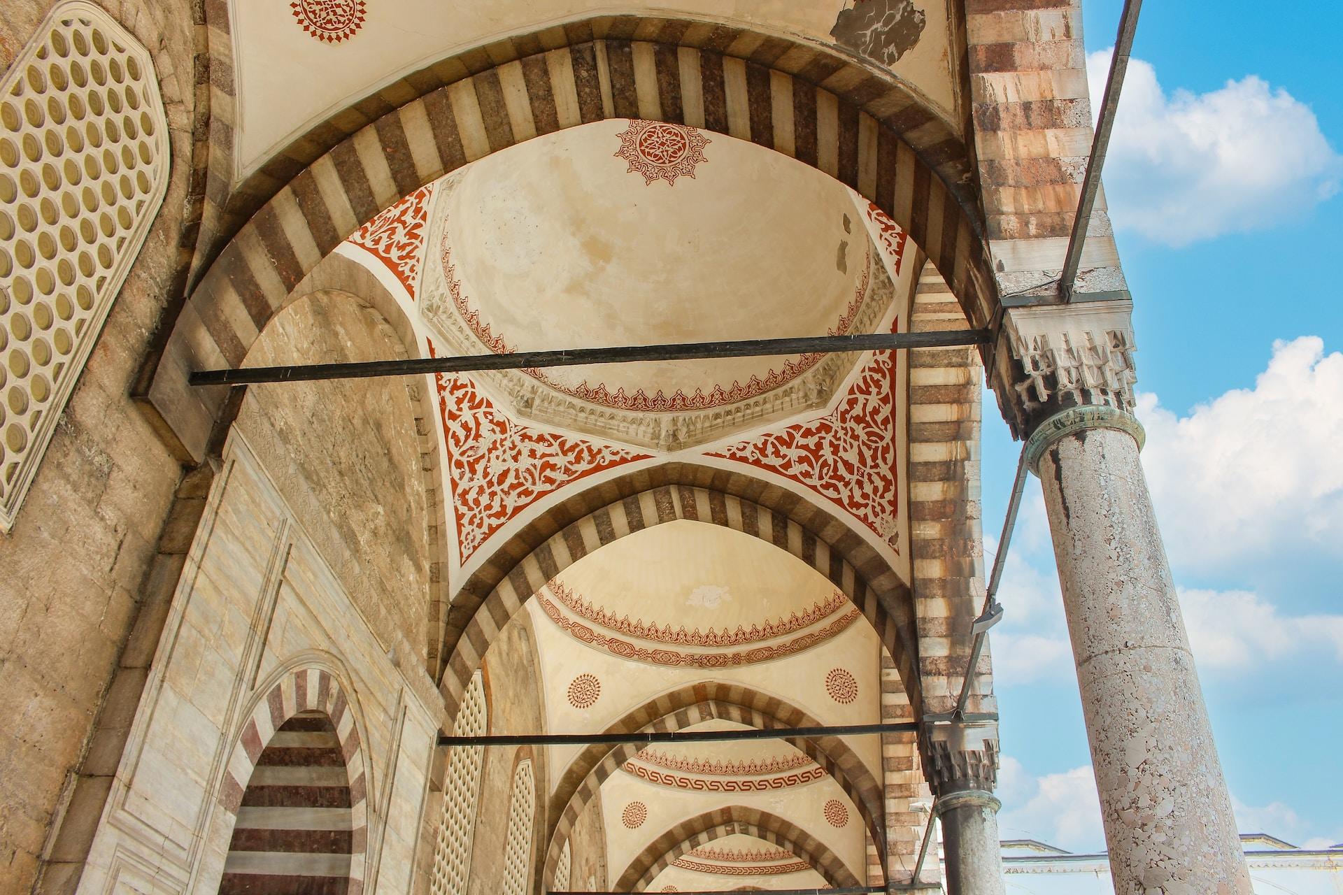 motiv som representerar arabisk kultur och arkitektur