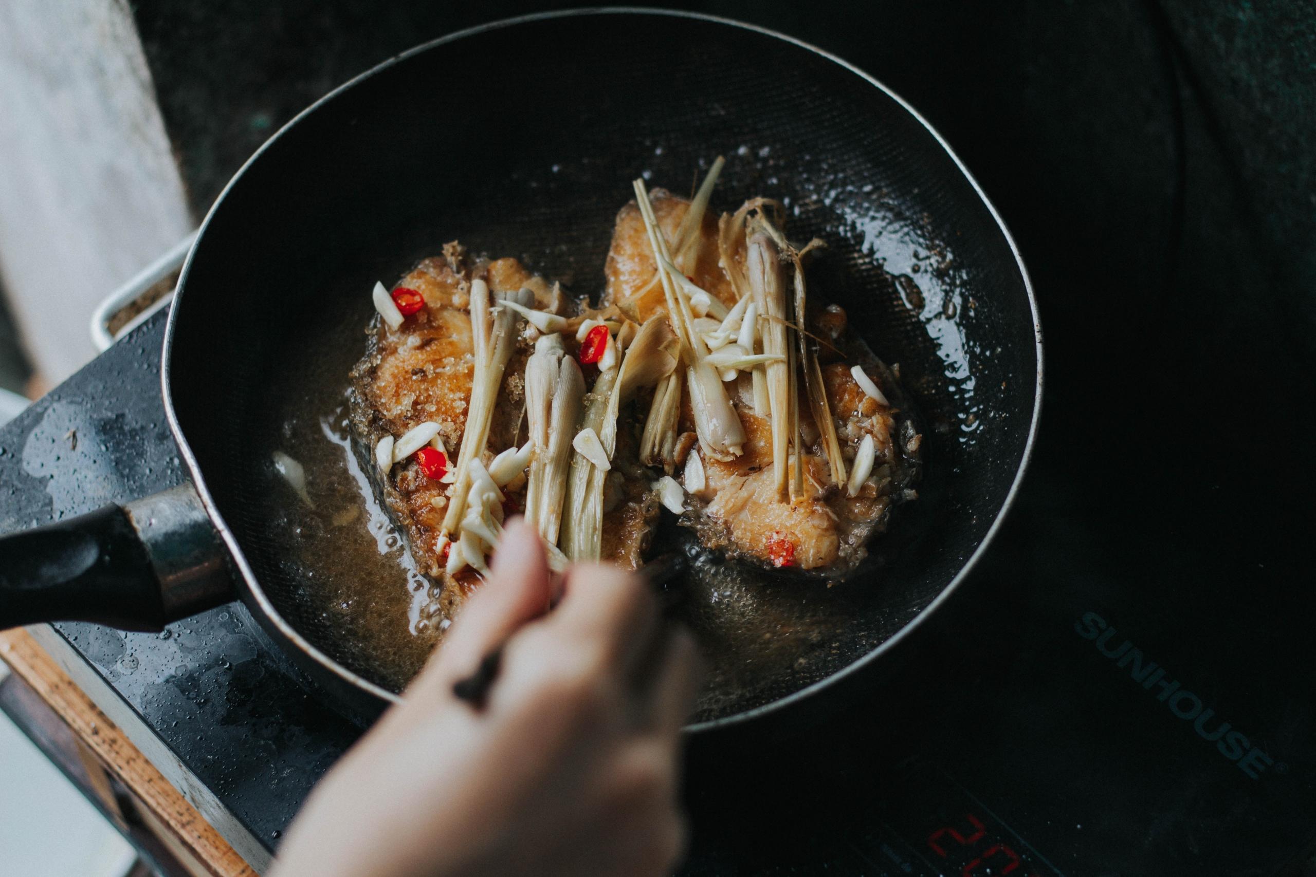 Laga autentisk asiatisk mat med en wok