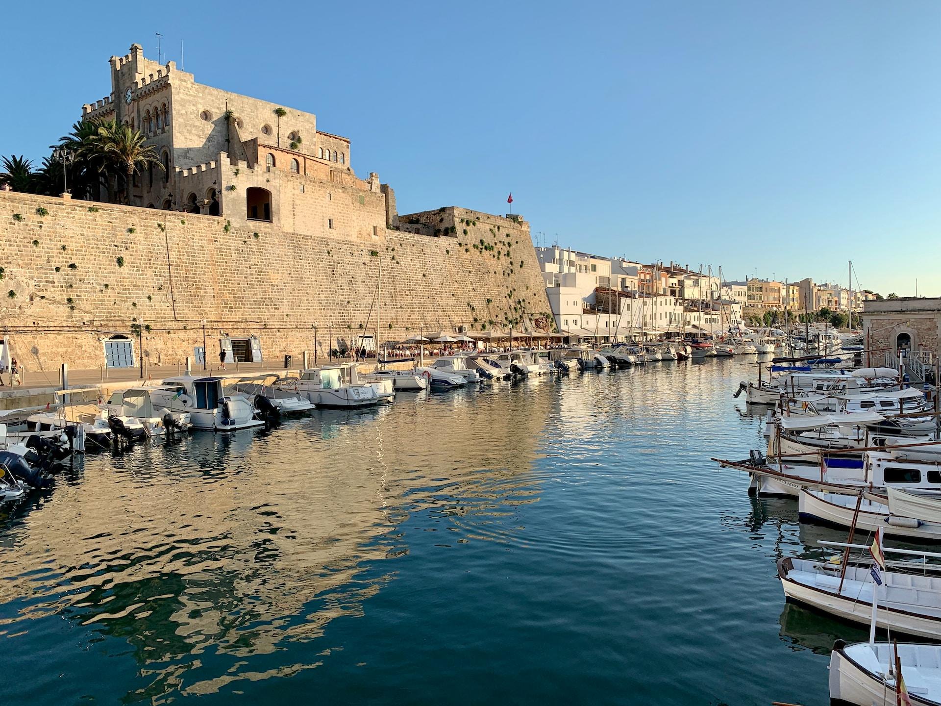 Bild över hamnen Ciutadella de Menorca, Spanien