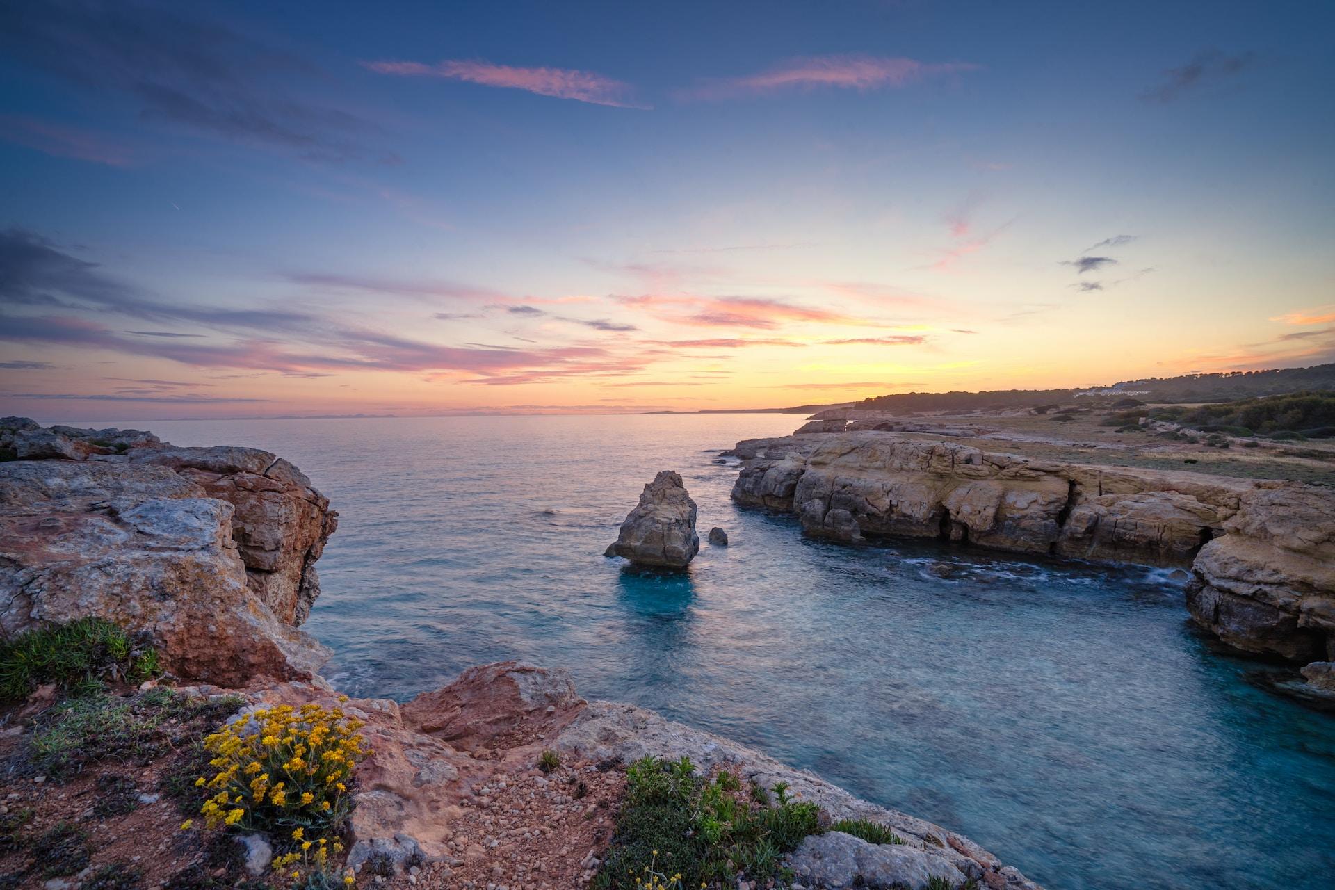 Solnedgång över havet på Menorca
