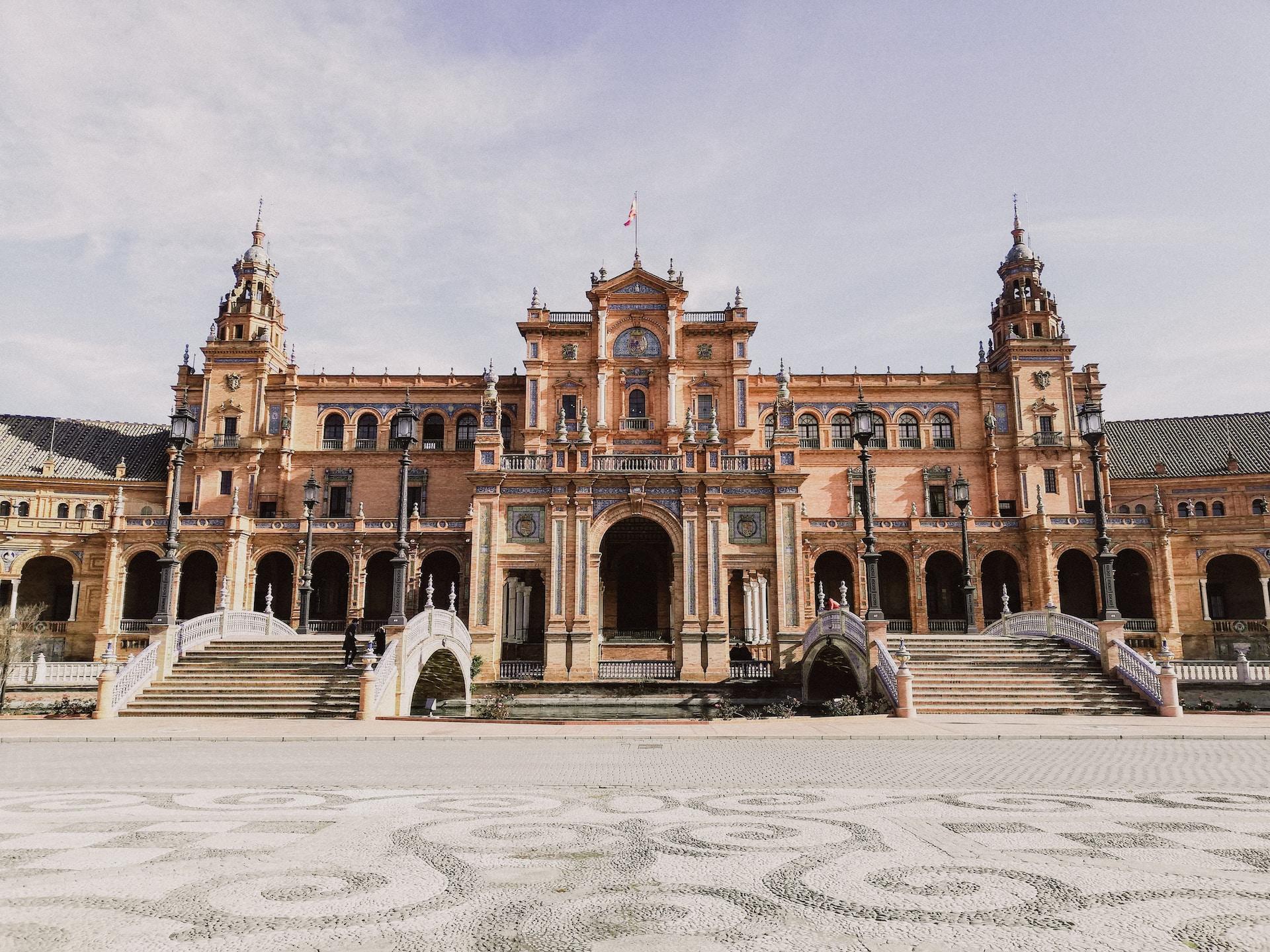 Byggnad i staden Sevilla i Spanien.