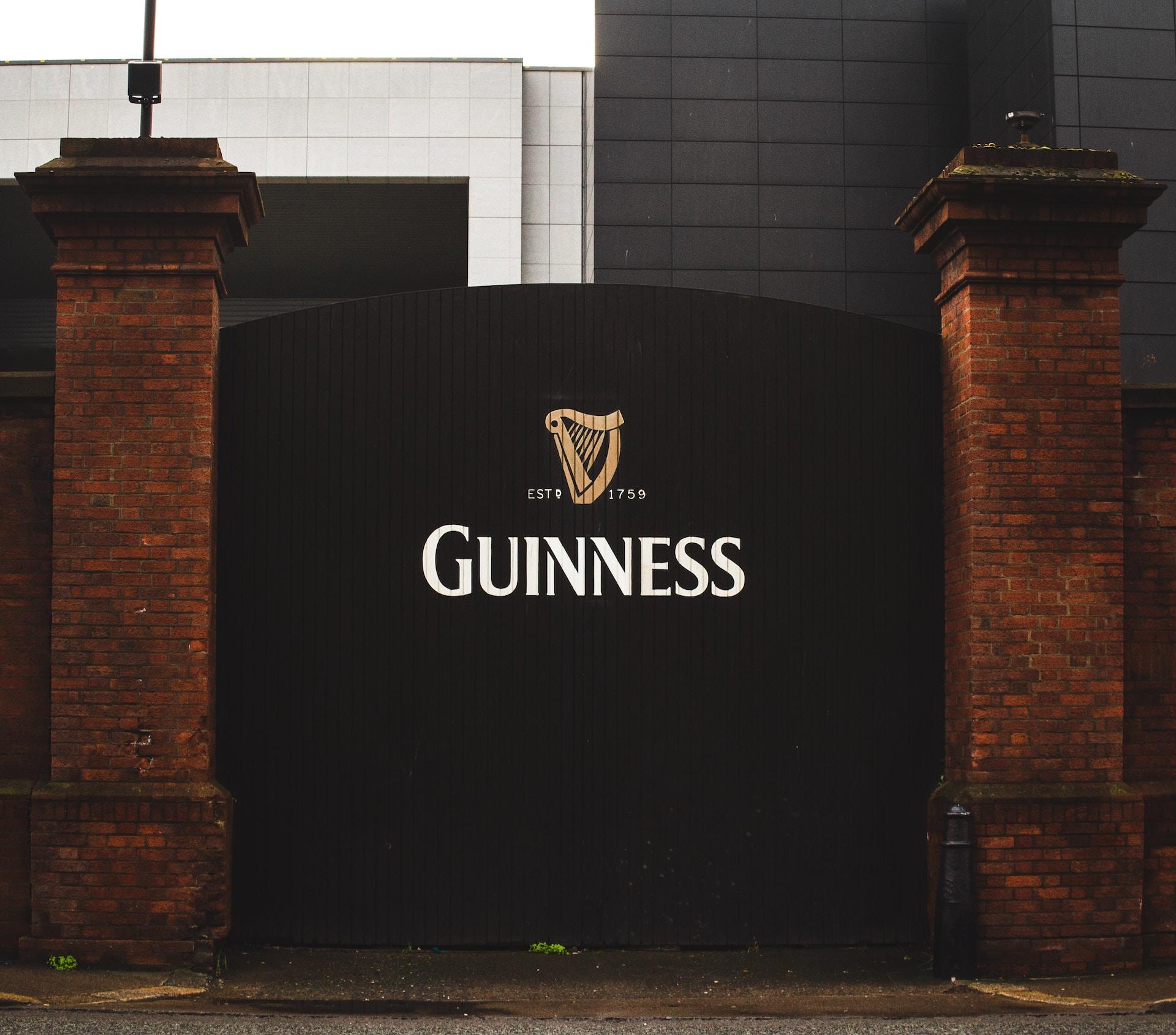 Ingång till Guinness bryggeri i Dublin