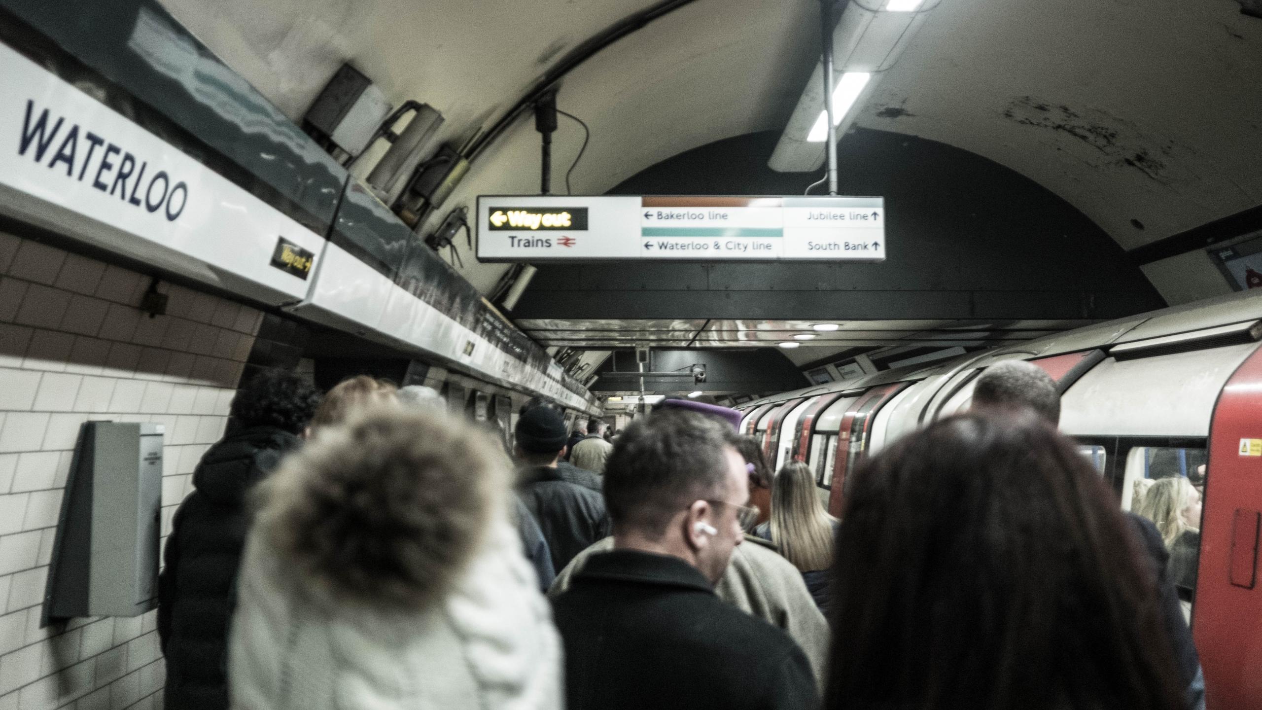 Ingen resa till London utan att åka tunnelbana!