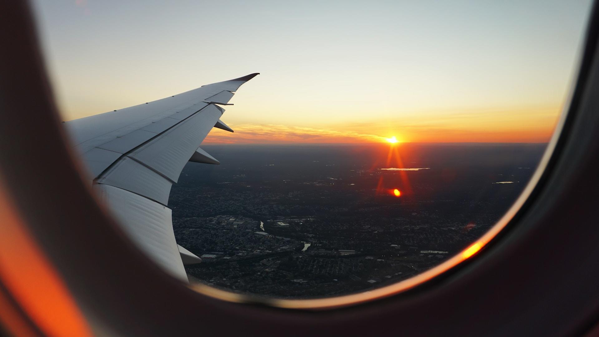 Utsikt från ett flygplansfönster.