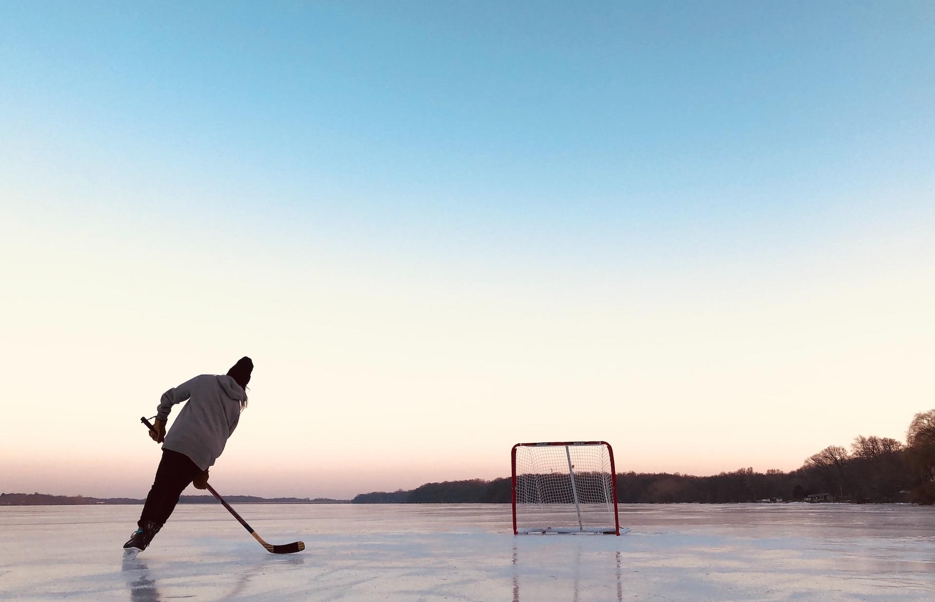 Ishockey på fryst sjö