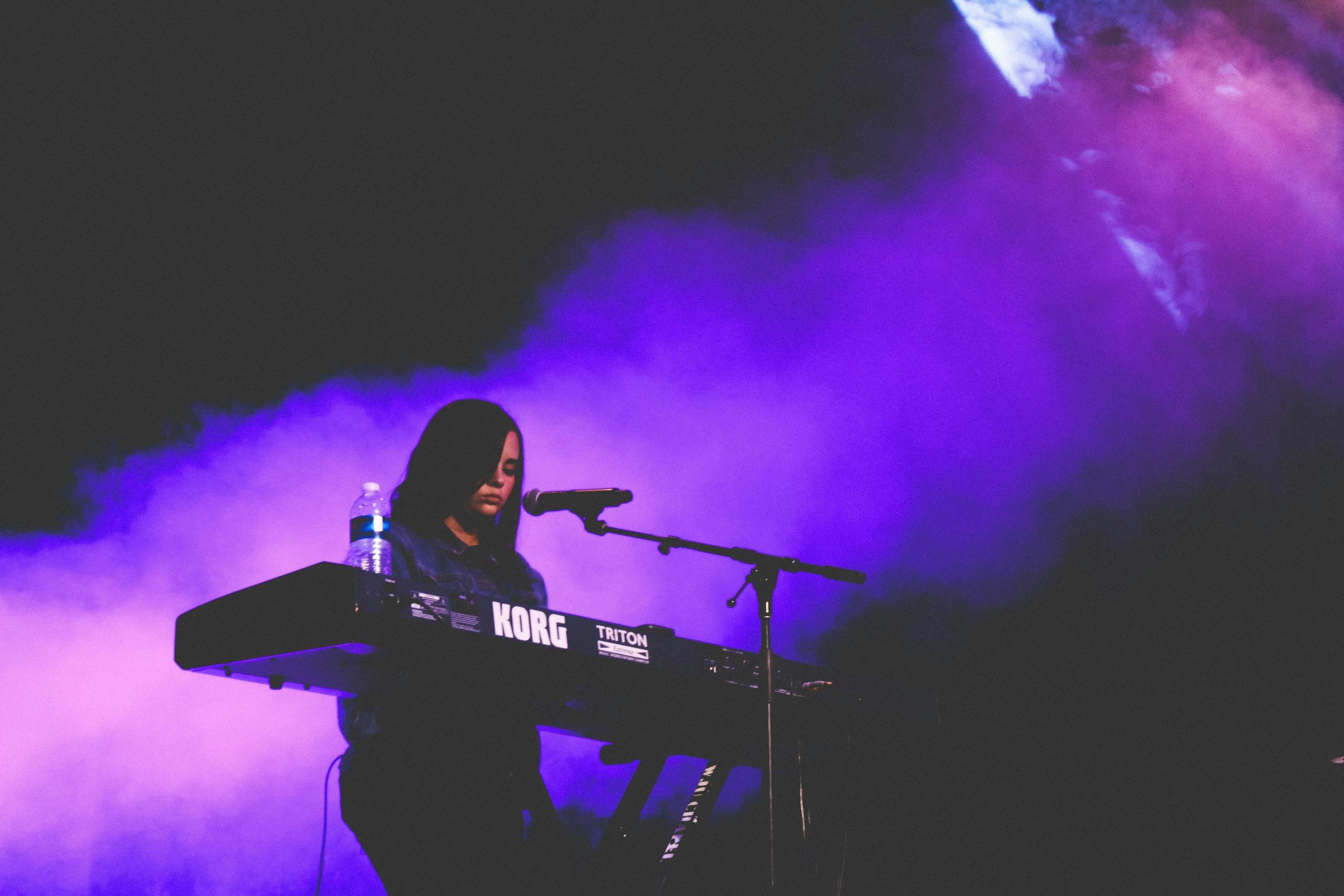 Skicklig pianist på scen
