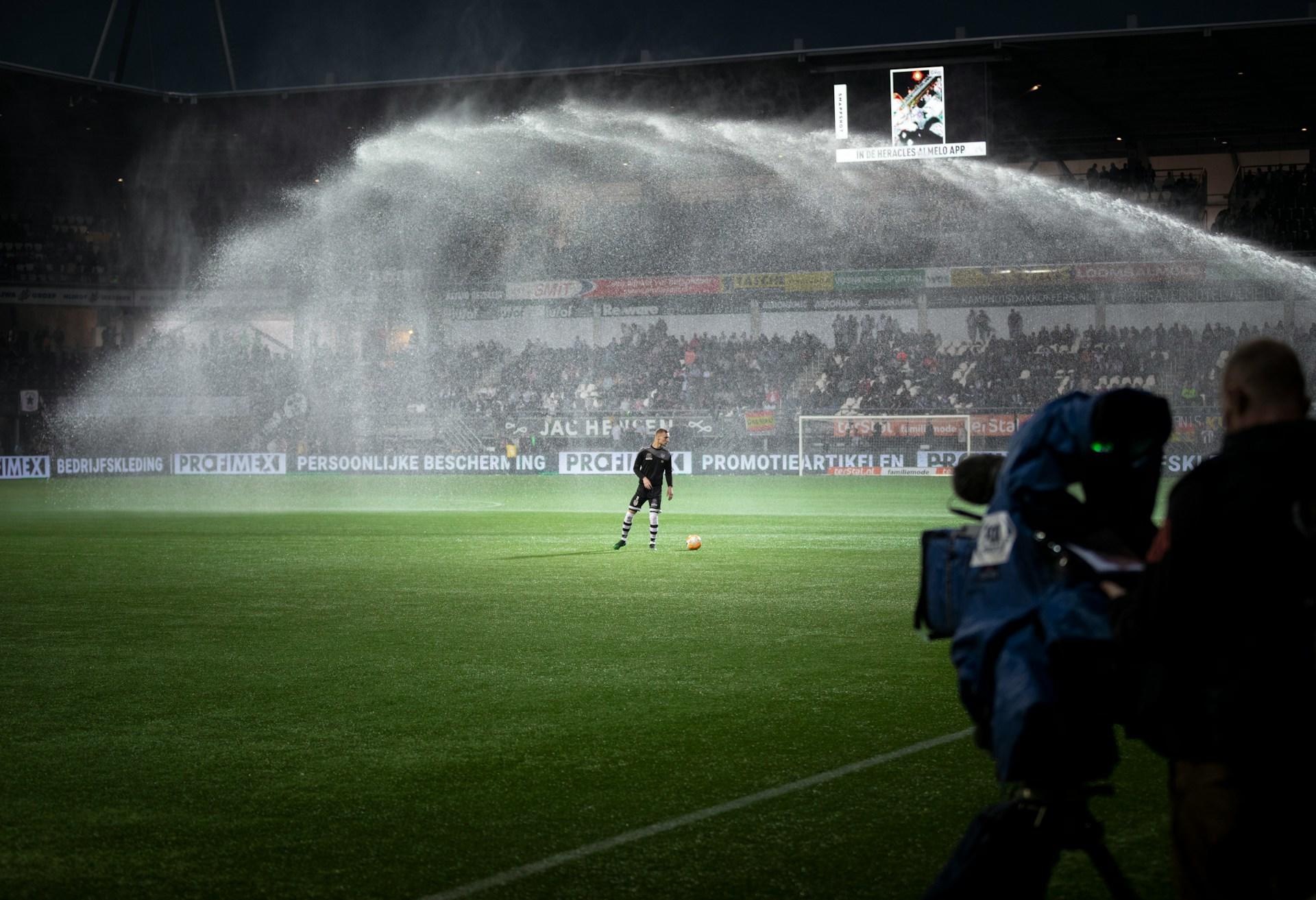 Fotbollsspelare ute på planen.