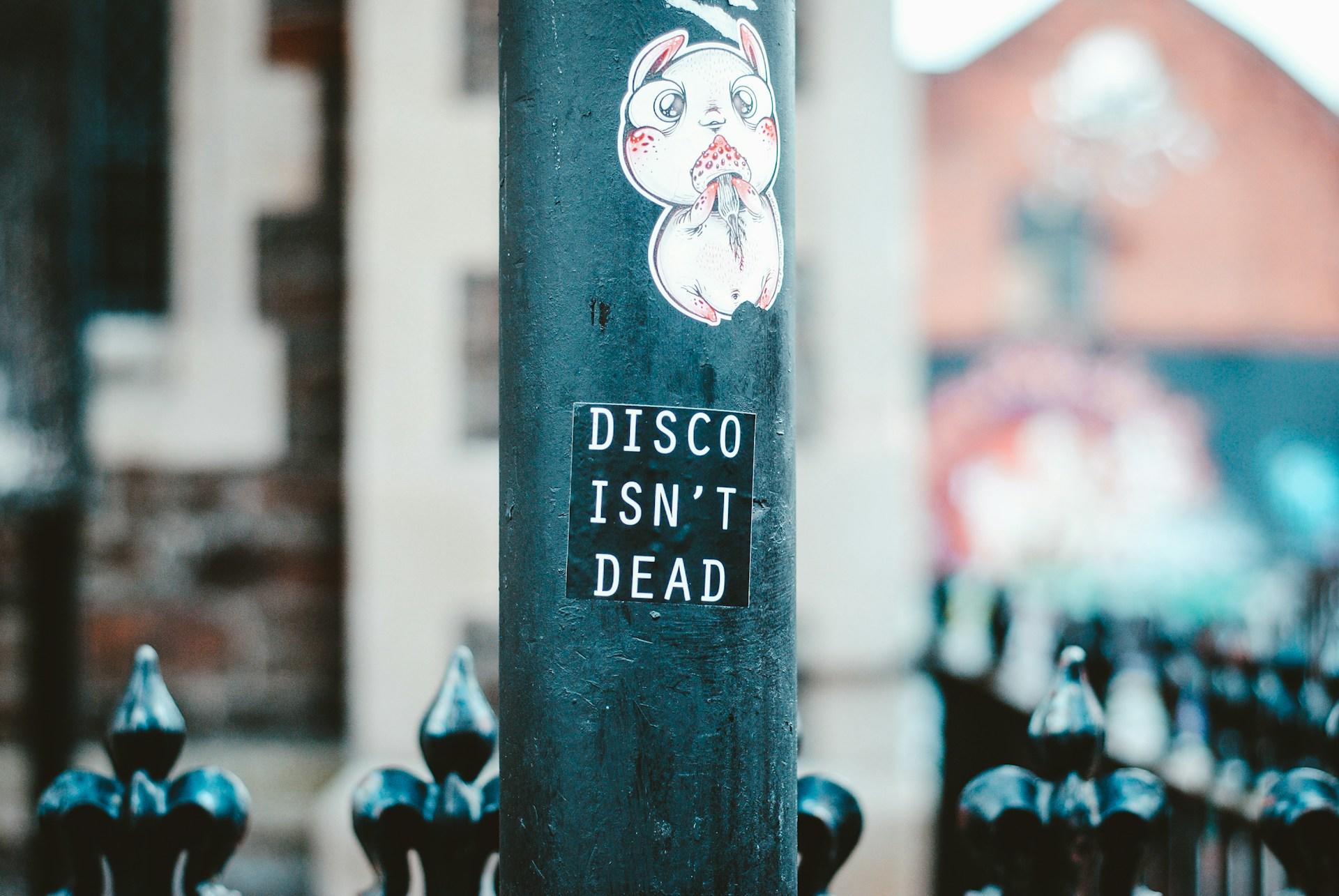 Disco eran må vara förbi, men det betyder inte att festen slutat! Allt handlar om att hitta rätt stämning! 