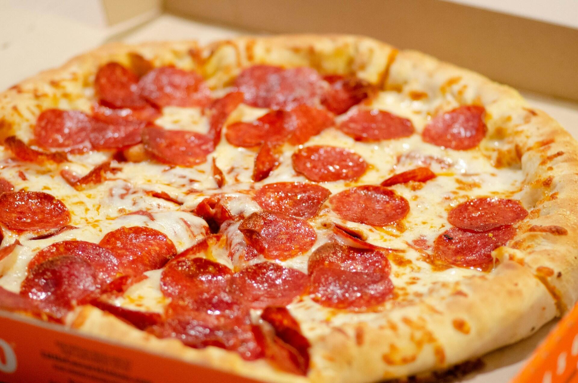 Pizza med peperoni