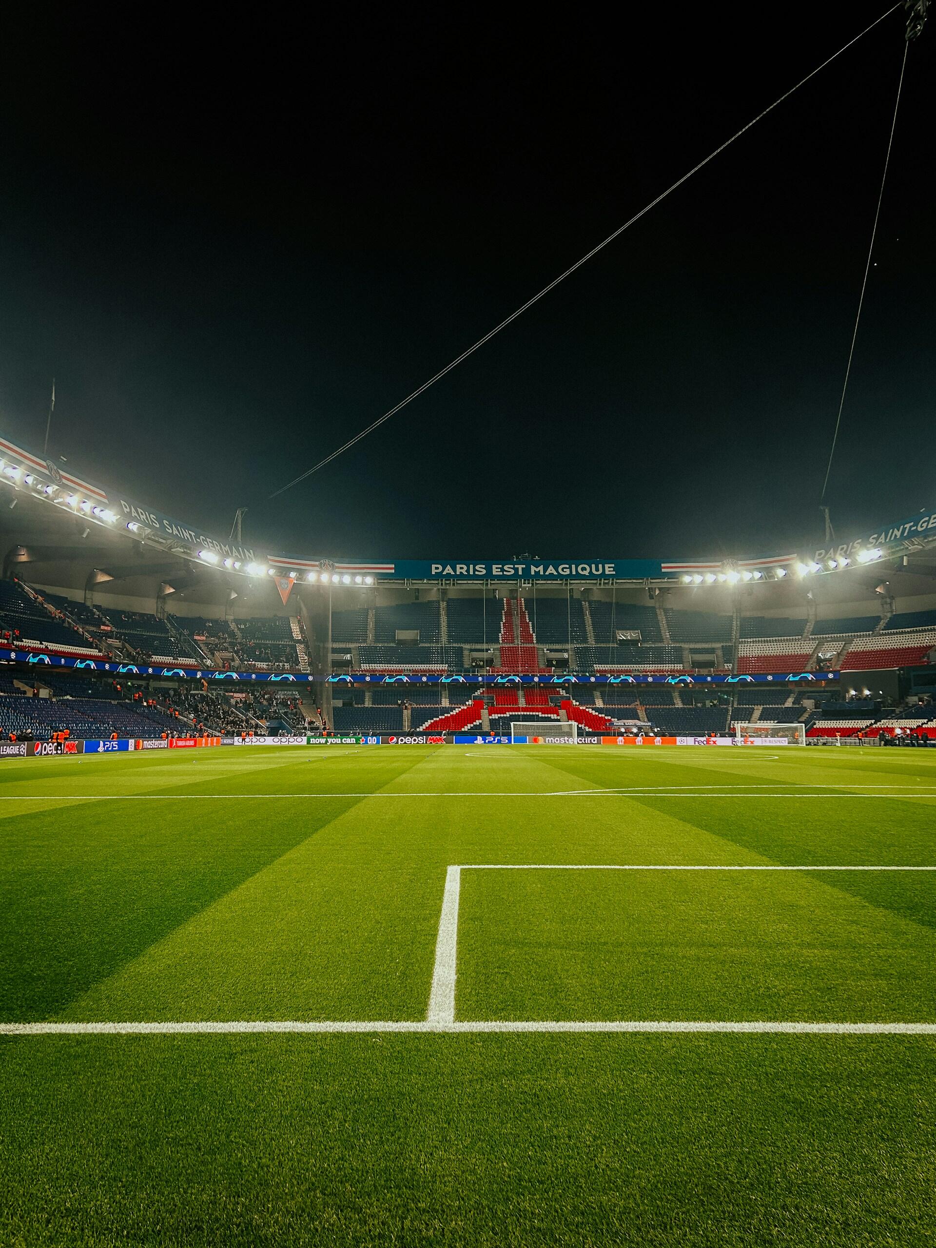 Parc des Princes, rue du Commandant-Guilbaud, Paris.